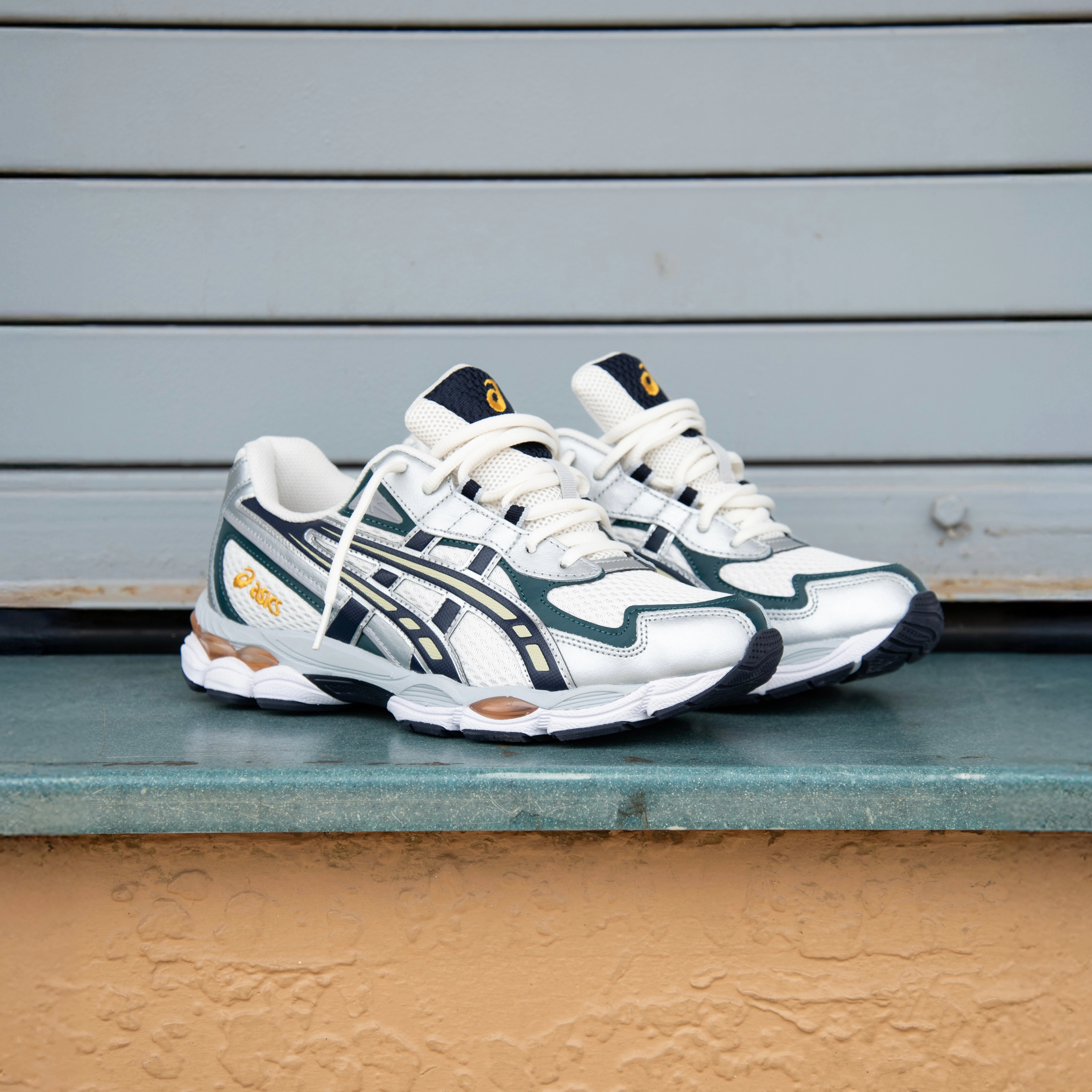 Mens Asics Gel-NYC 2055 (Cream/Midnight) running shoe close-up shots