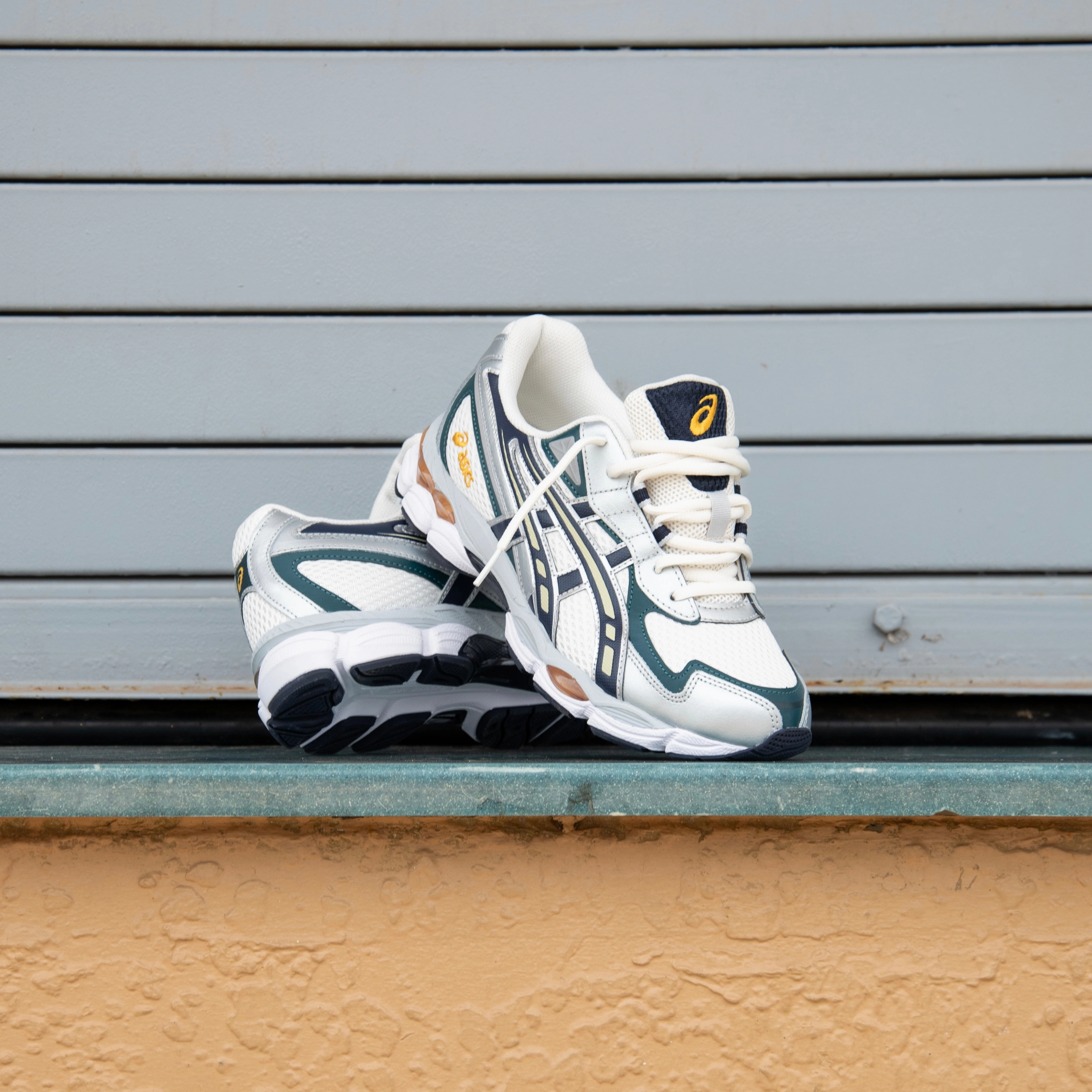 Mens Asics Gel-NYC 2055 (Cream/Midnight) running shoe close-up shots