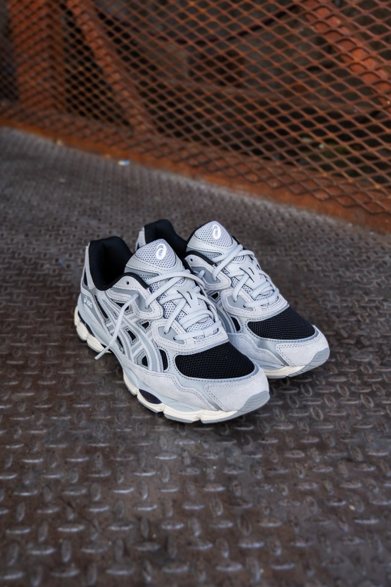 Mens Asics Gel-NYC (Black/Piedmont Grey) running shoe close-up shots