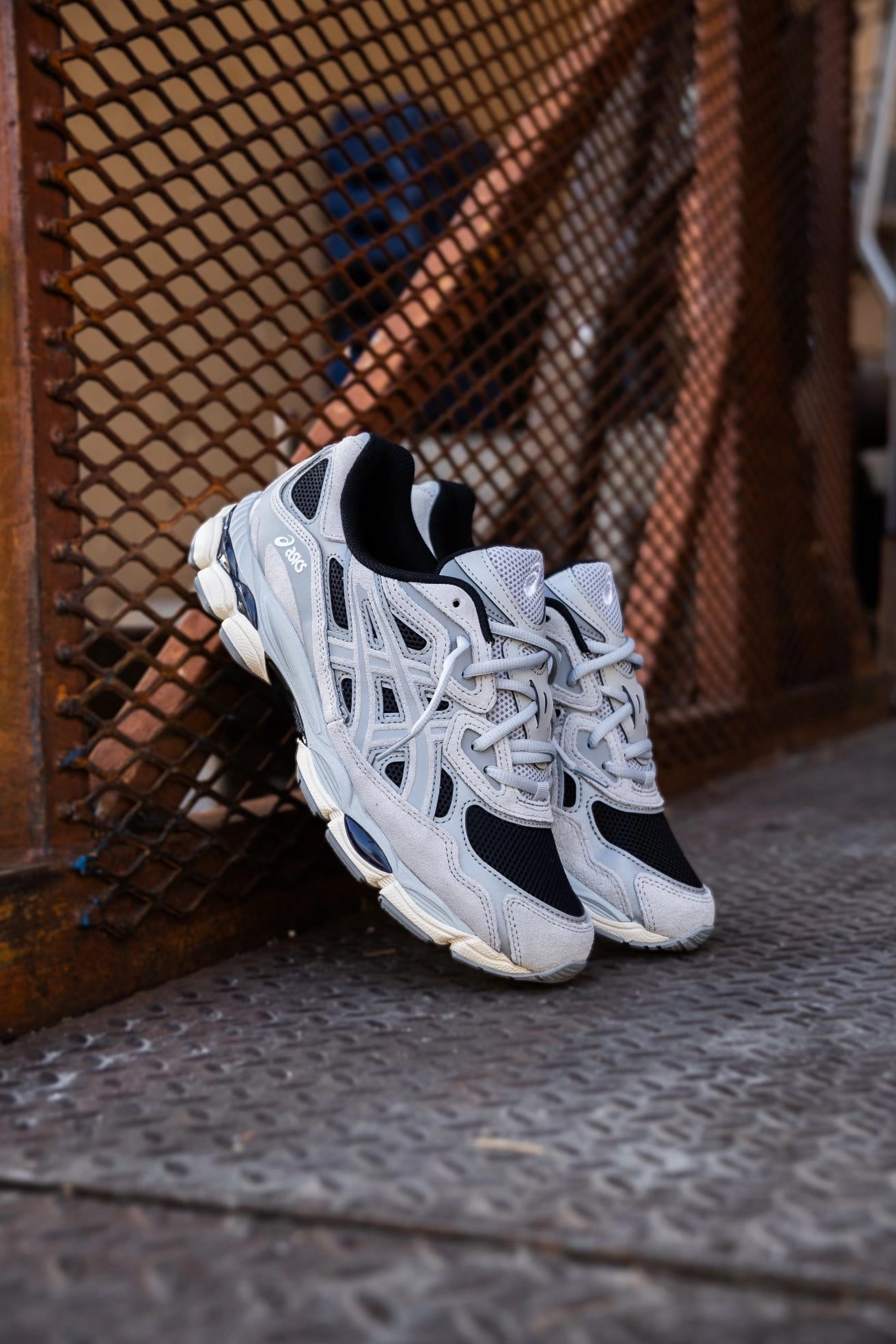 Mens Asics Gel-NYC (Black/Piedmont Grey) running shoe close-up shots