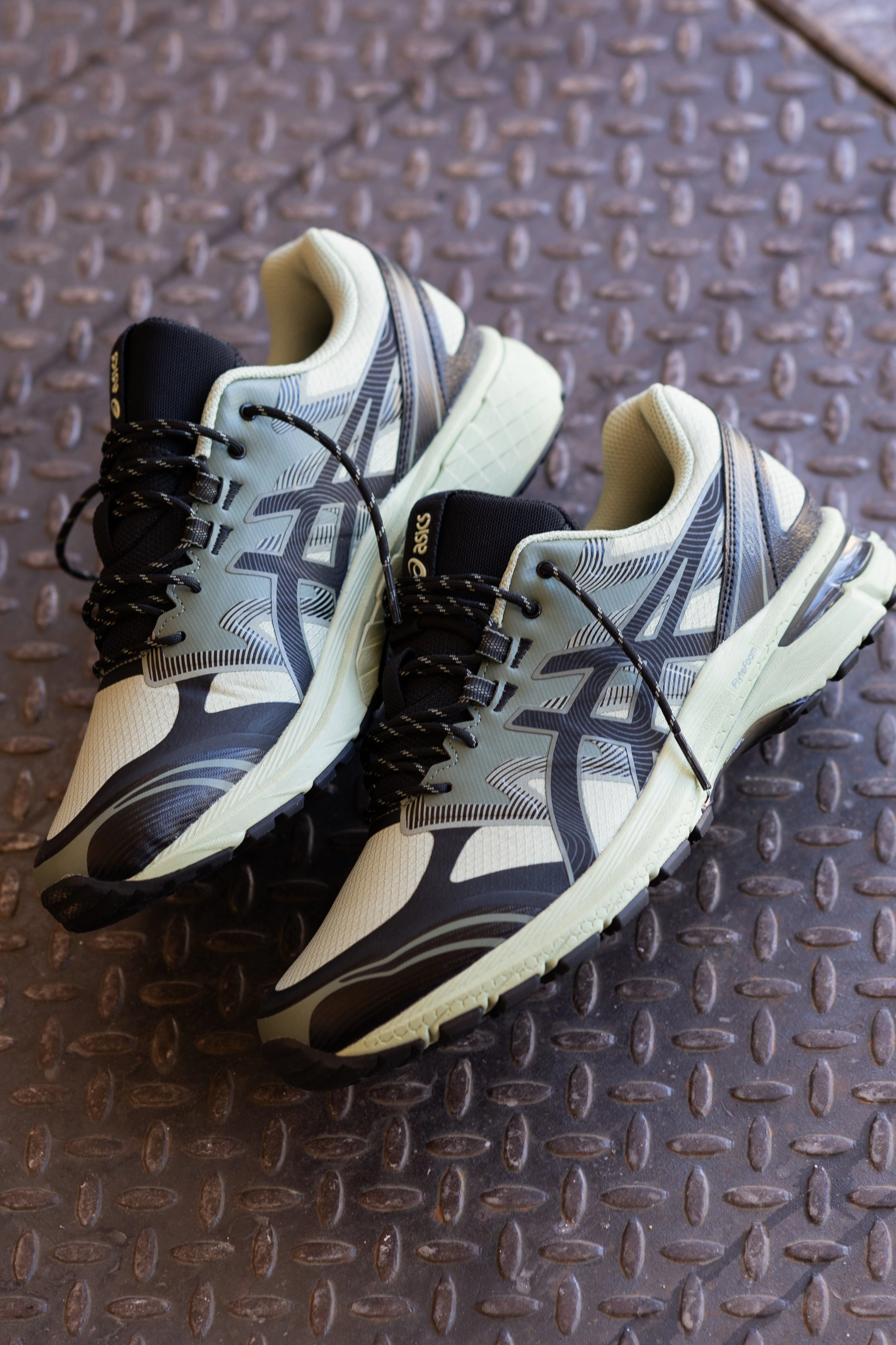 Mens Asics Gel-Terrain (Dark Jade/Black) - 1203A342-300 running shoe close-up shots
