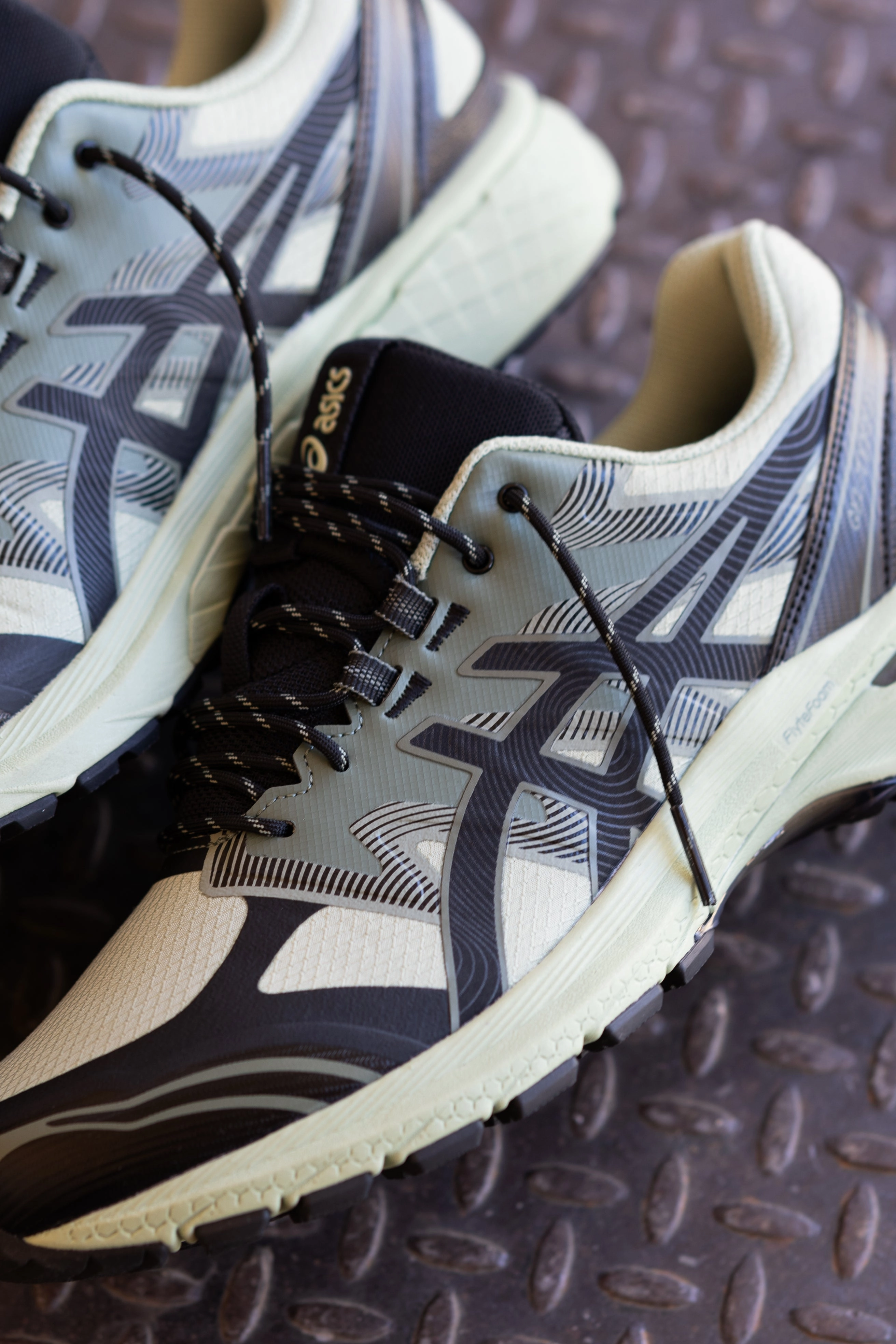 Mens Asics Gel-Terrain (Dark Jade/Black) - 1203A342-300 running shoe close-up shots