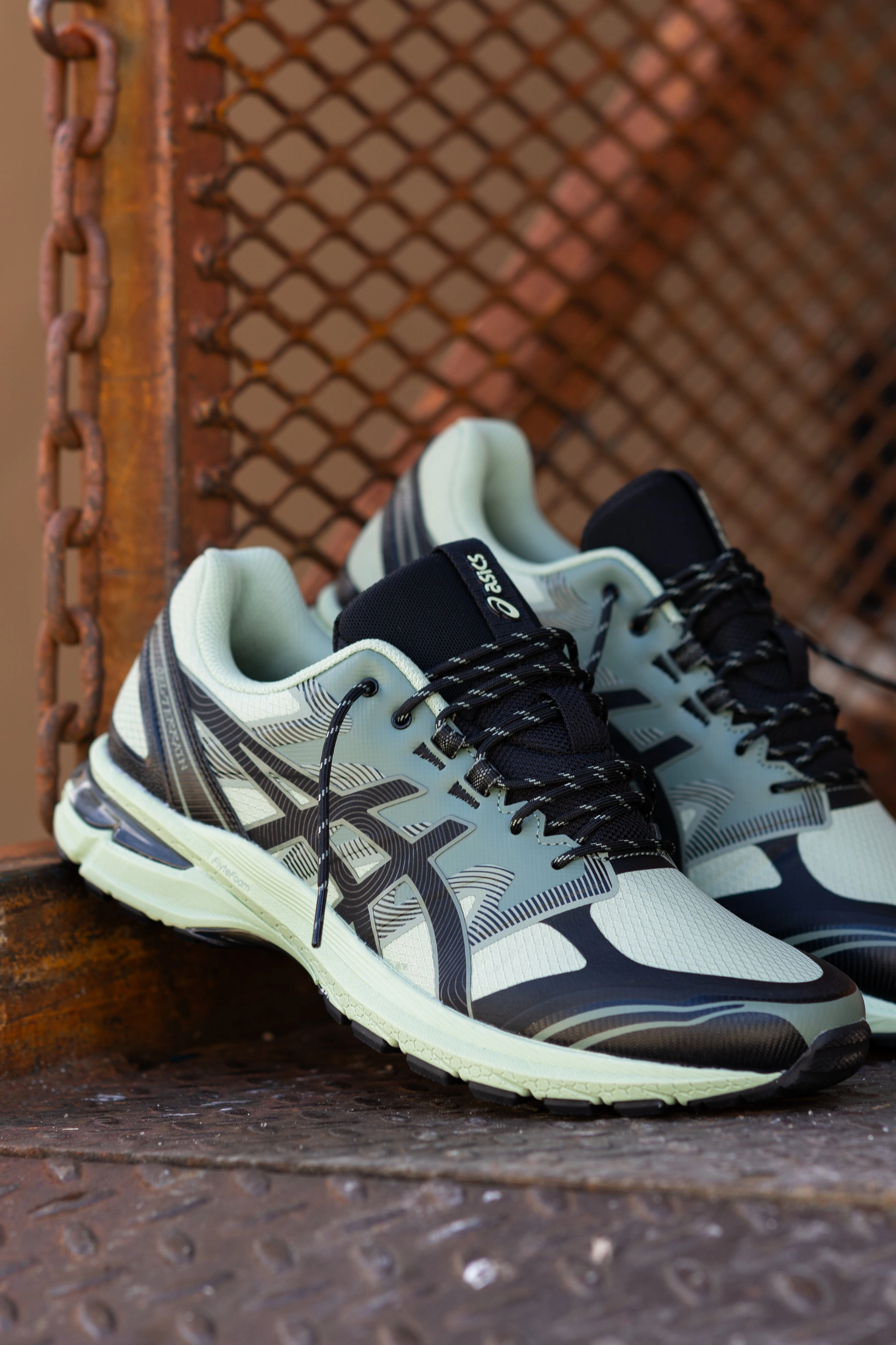 Mens Asics Gel-Terrain (Dark Jade/Black) - 1203A342-300 running shoe close-up shots
