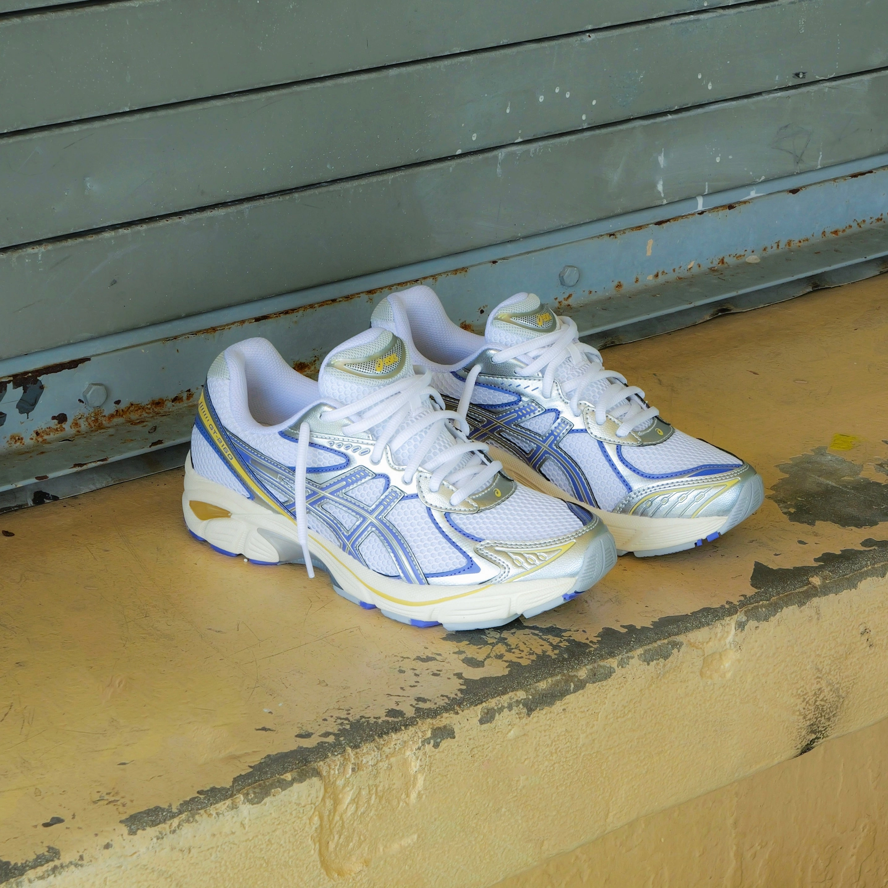 Mens Asics GT-2160 (White/Blue Violet) running shoe close-up shots
