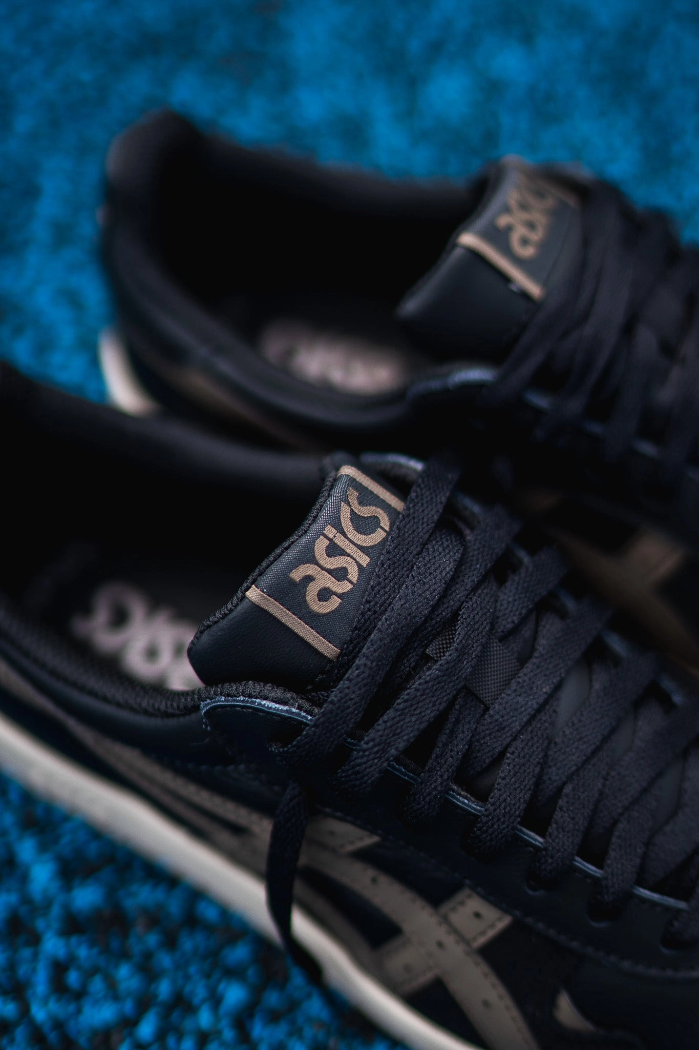 Mens Asics Japan S (Black/Dark Taupe) running shoe close-up shots