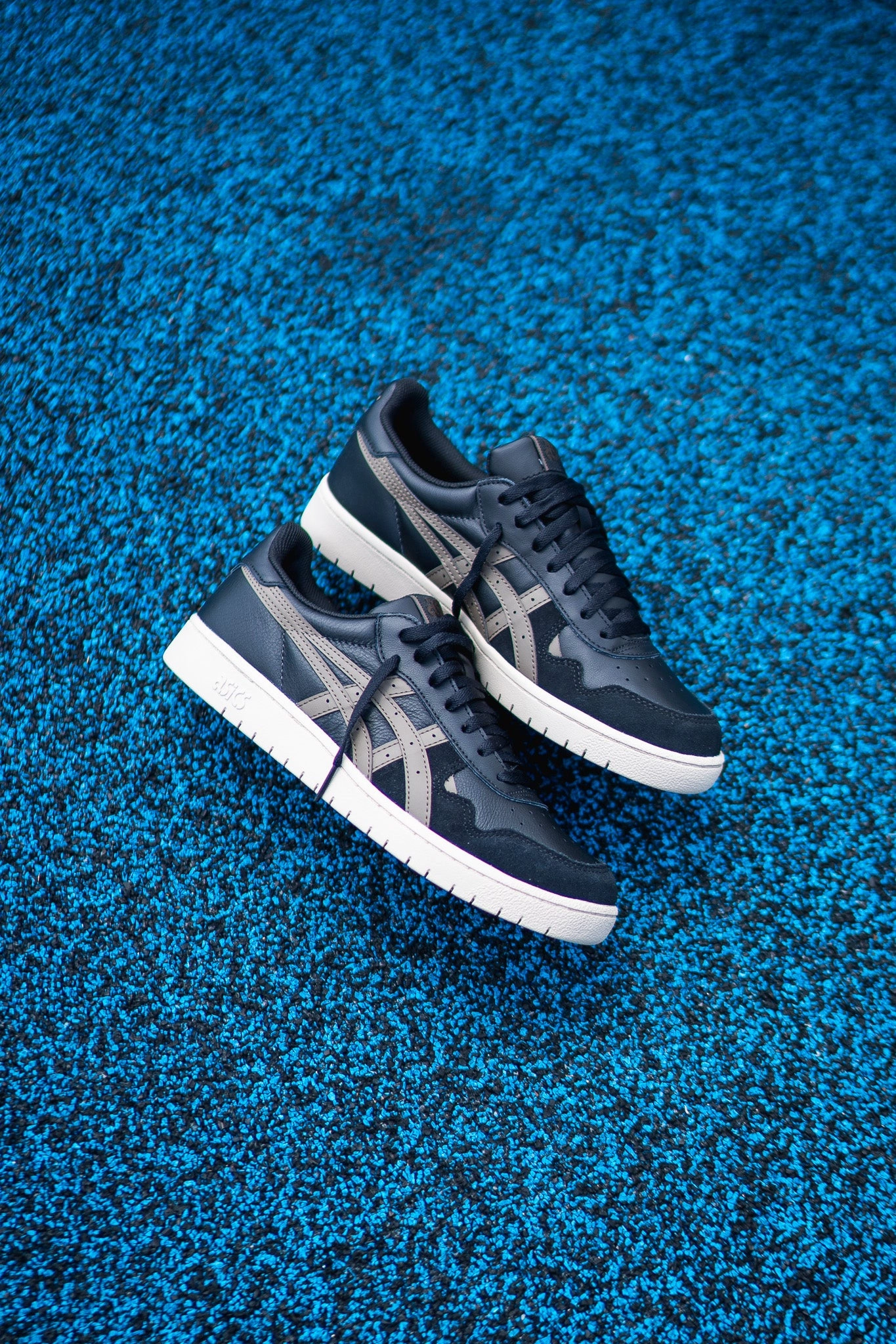 Mens Asics Japan S (Black/Dark Taupe) running shoe close-up shots