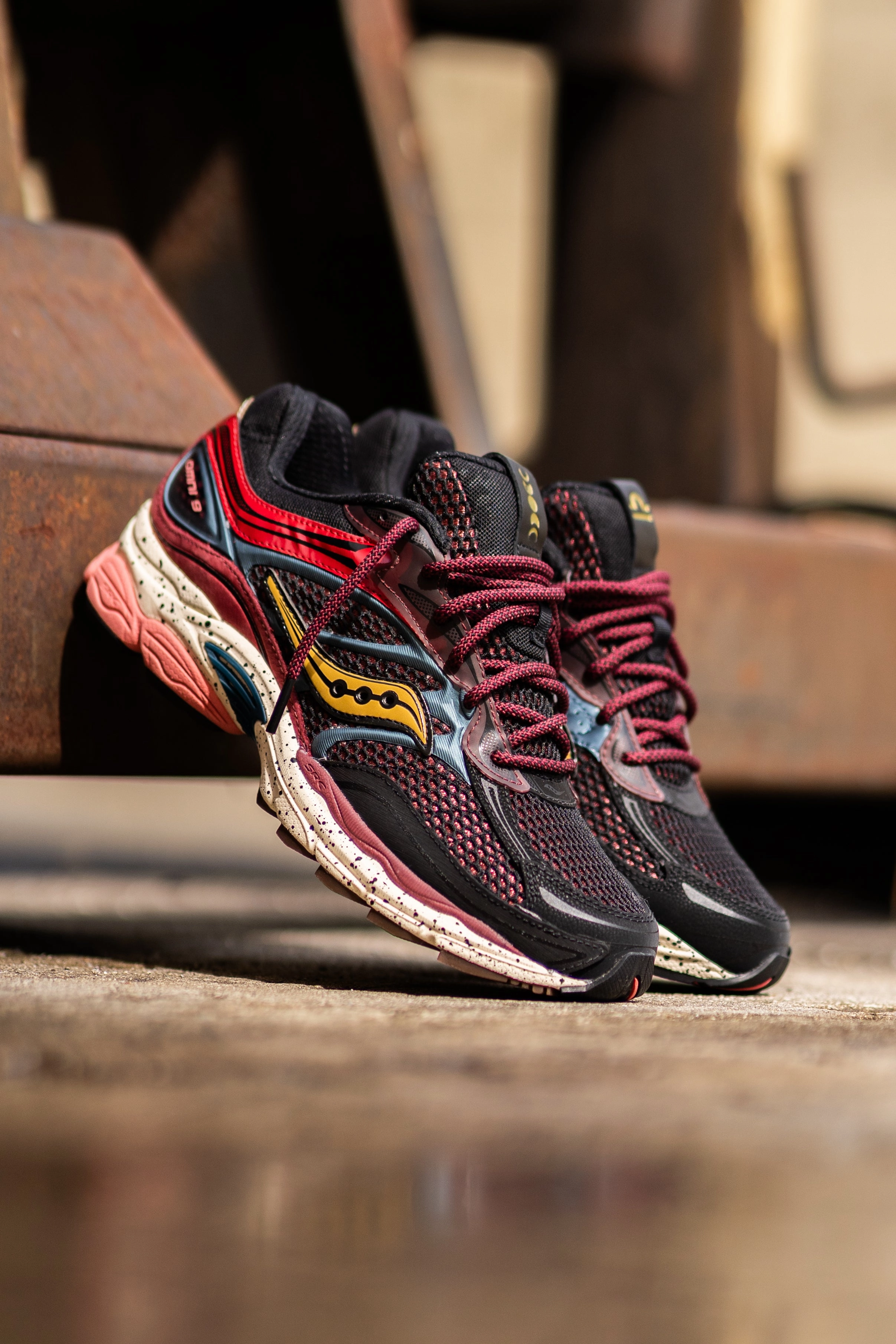 Mens Saucony OG ProGrid Omni 9 (Multi Bariole) Saucony versatile athletic footwear