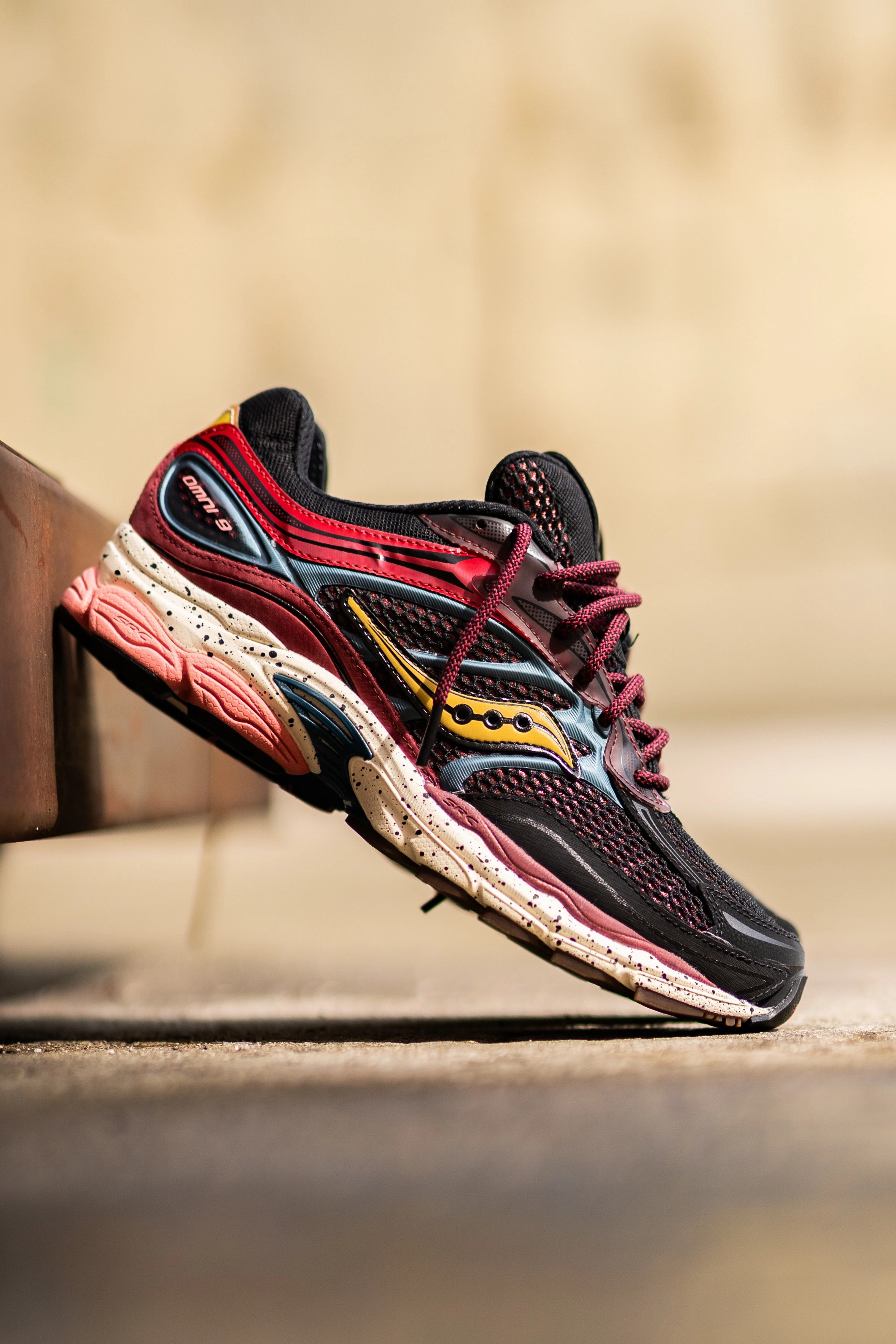 Mens Saucony OG ProGrid Omni 9 (Multi Bariole) Saucony versatile athletic footwear