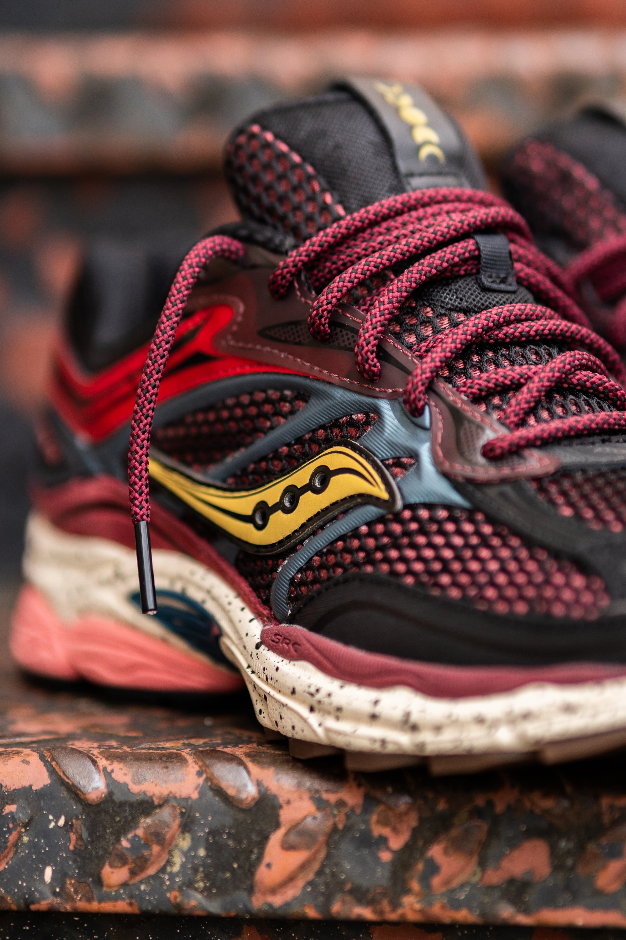 Mens Saucony OG ProGrid Omni 9 (Multi Bariole) Saucony versatile athletic footwear