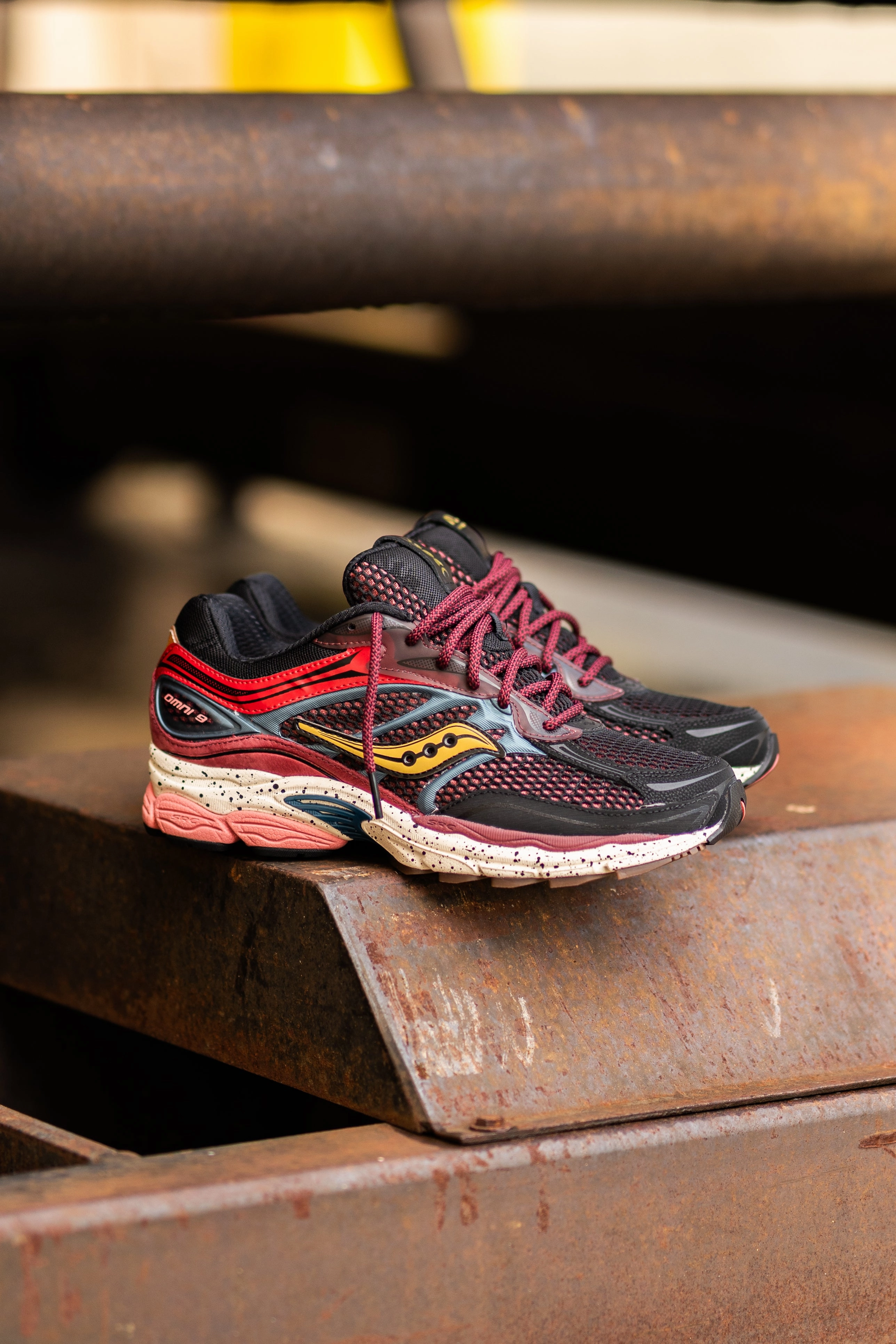 Mens Saucony OG ProGrid Omni 9 (Multi Bariole) Saucony versatile athletic footwear