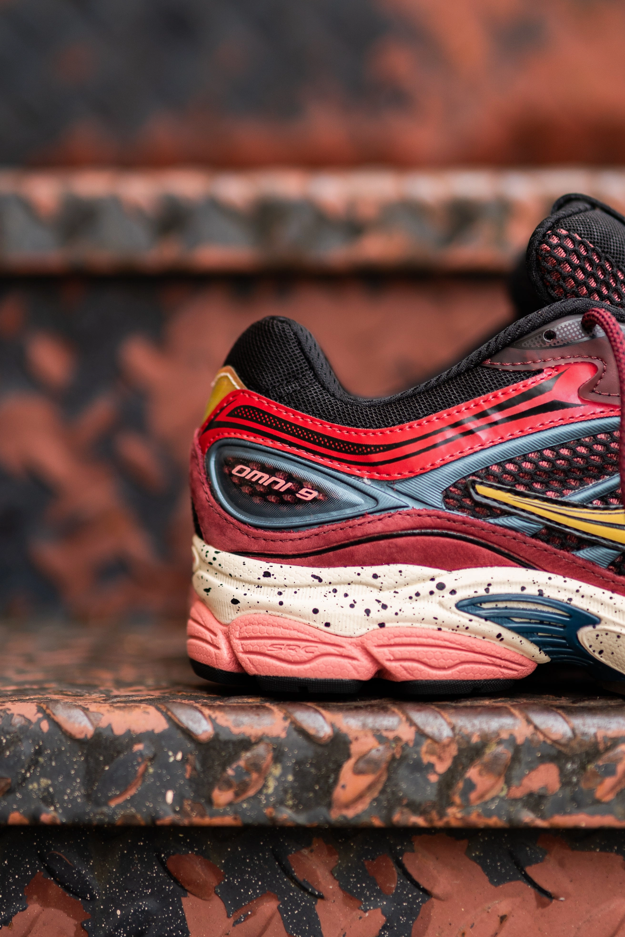 Mens Saucony OG ProGrid Omni 9 (Multi Bariole) Saucony versatile athletic footwear
