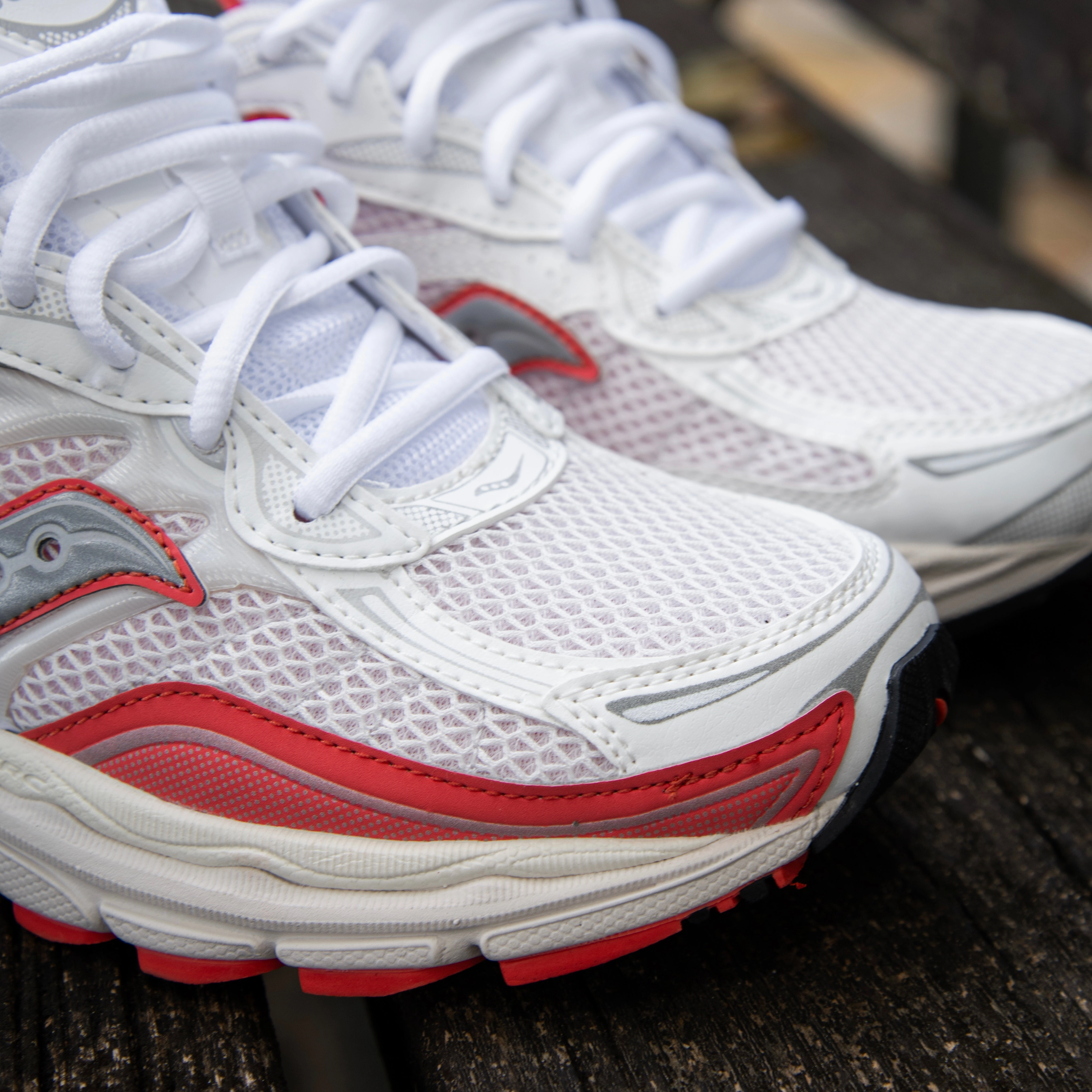 Mens Saucony ProGrid Omni 9 (Ivory/Coral) Saucony versatile athletic footwear
