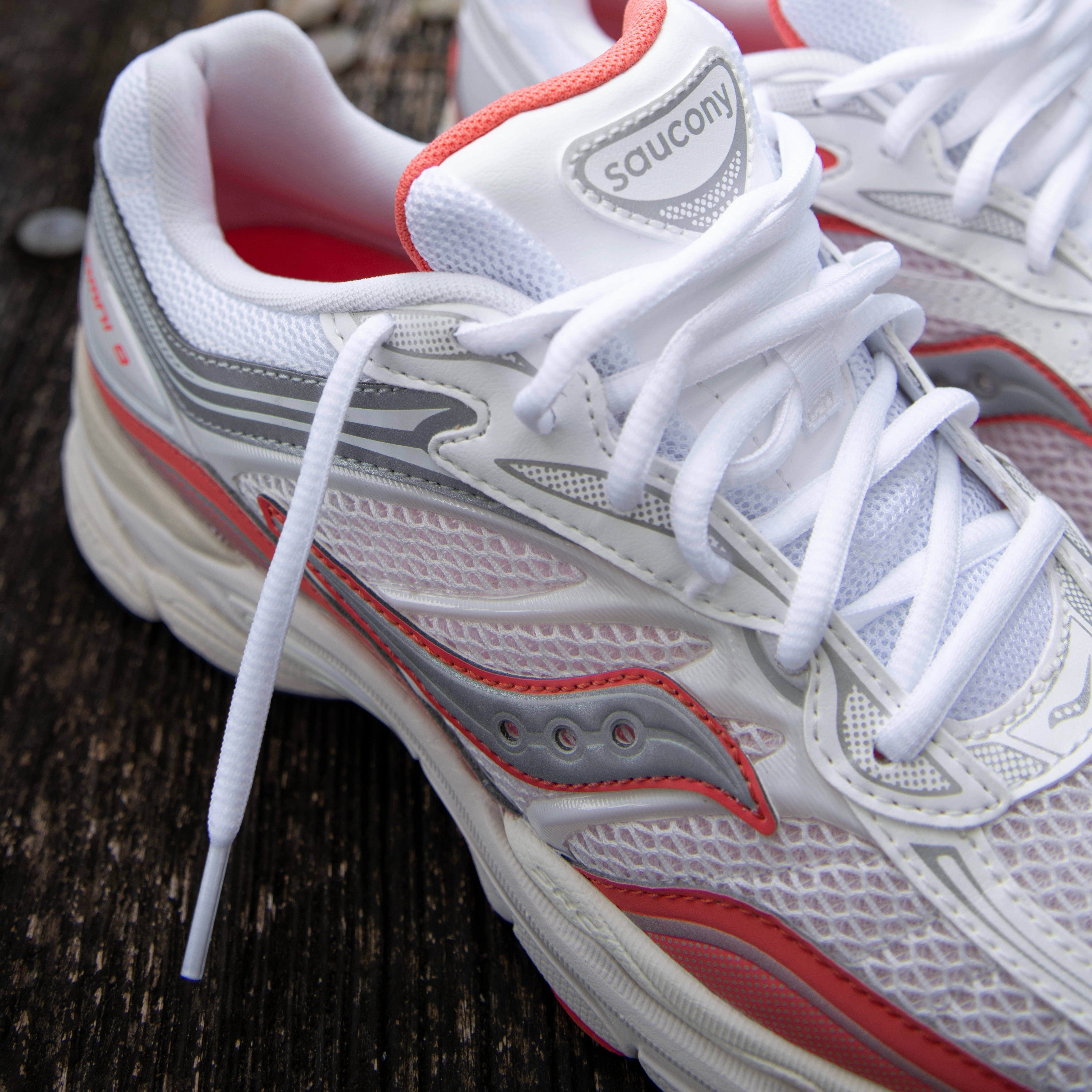 Mens Saucony ProGrid Omni 9 (Ivory/Coral) Saucony versatile athletic footwear