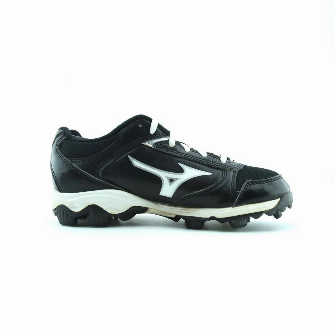 MIZUNO . Mizuno sport shoe styles