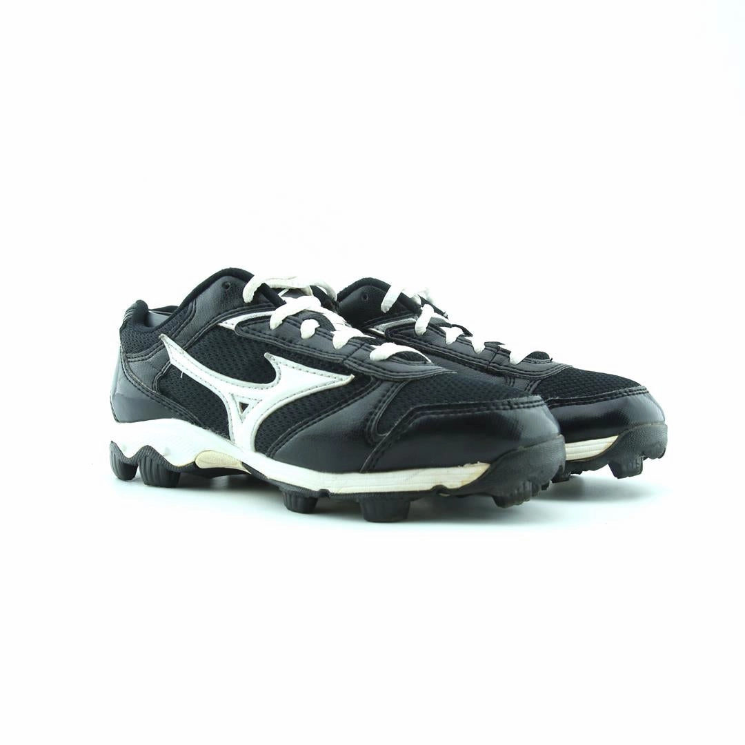 MIZUNO . Mizuno sport shoe styles
