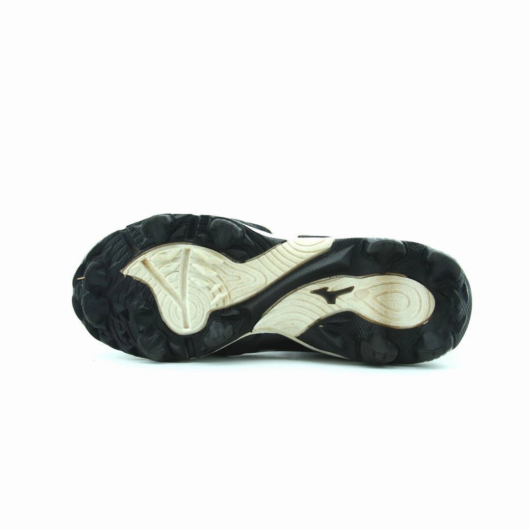 MIZUNO . Mizuno sport shoe styles