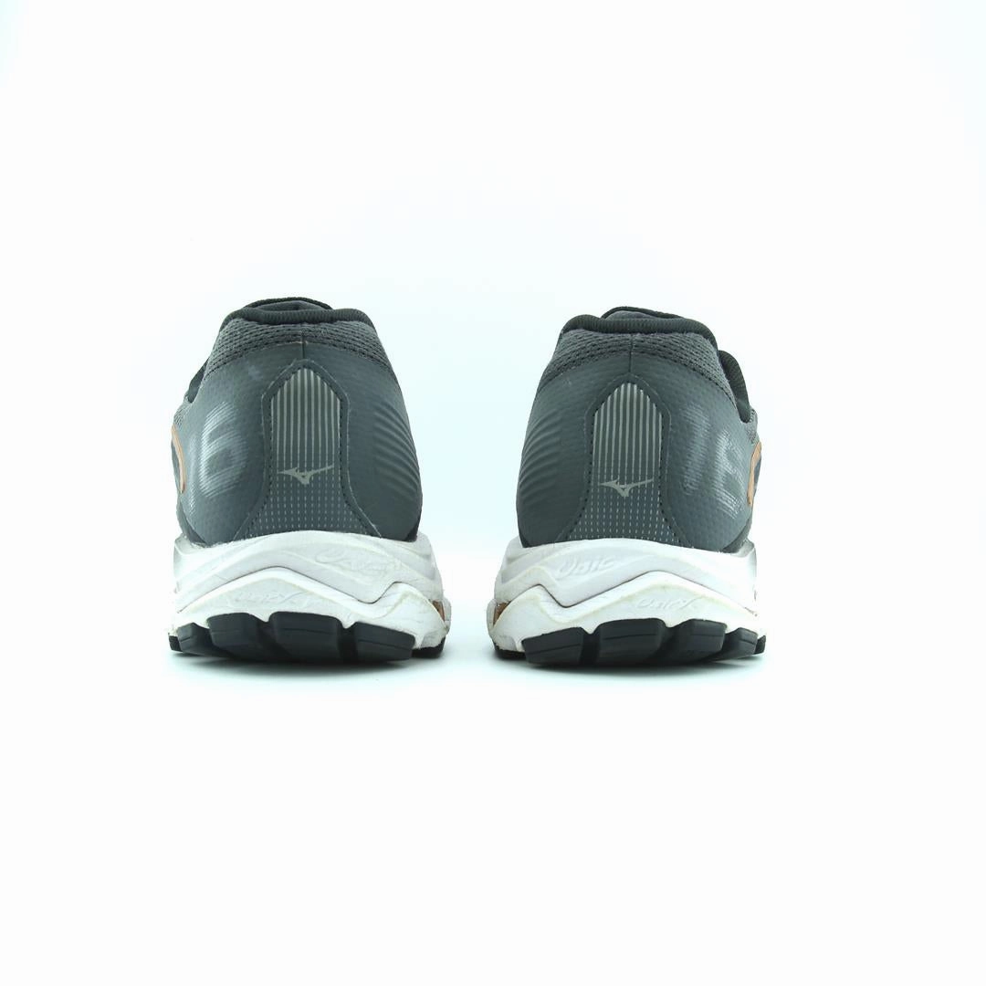 MIZUNO WAVE INSPIRE 16 Mizuno sport shoe styles