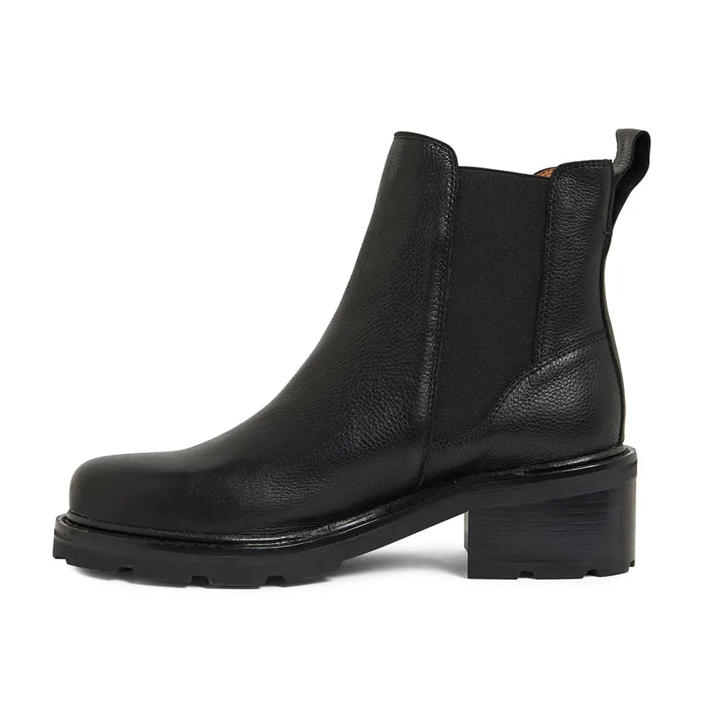 Nepal Boot in Black Leather