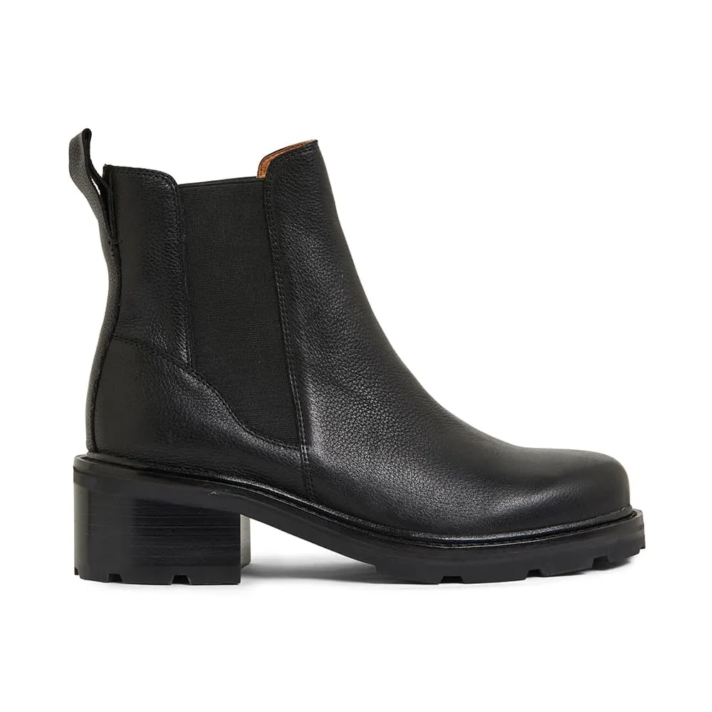 Nepal Boot in Black Leather