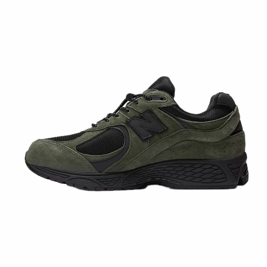 New Balance 2002R Gore-Tex JJJJound Pine Black Iconic Court Sneakers