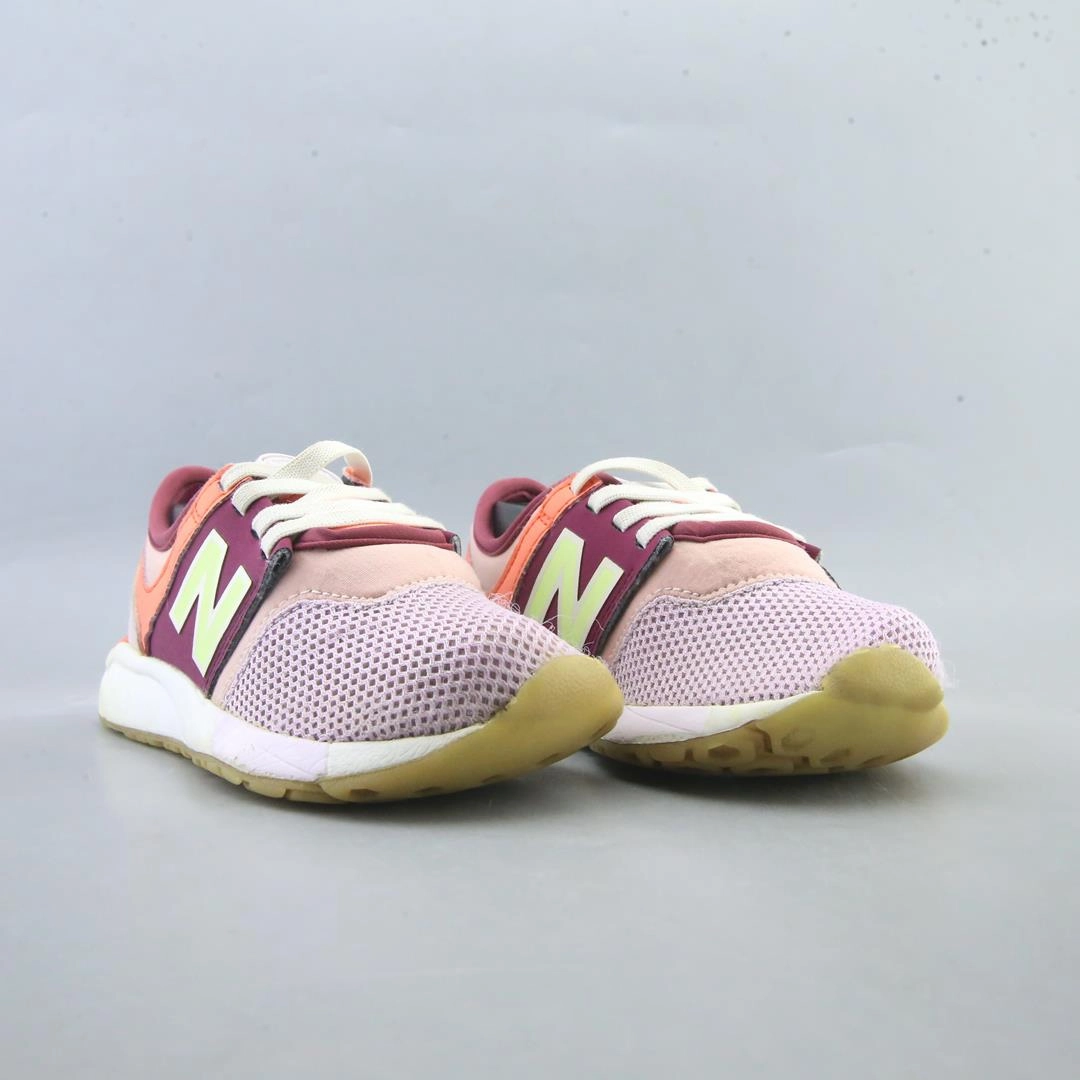 NEW BALANCE 247 New Balance casual shoe looks