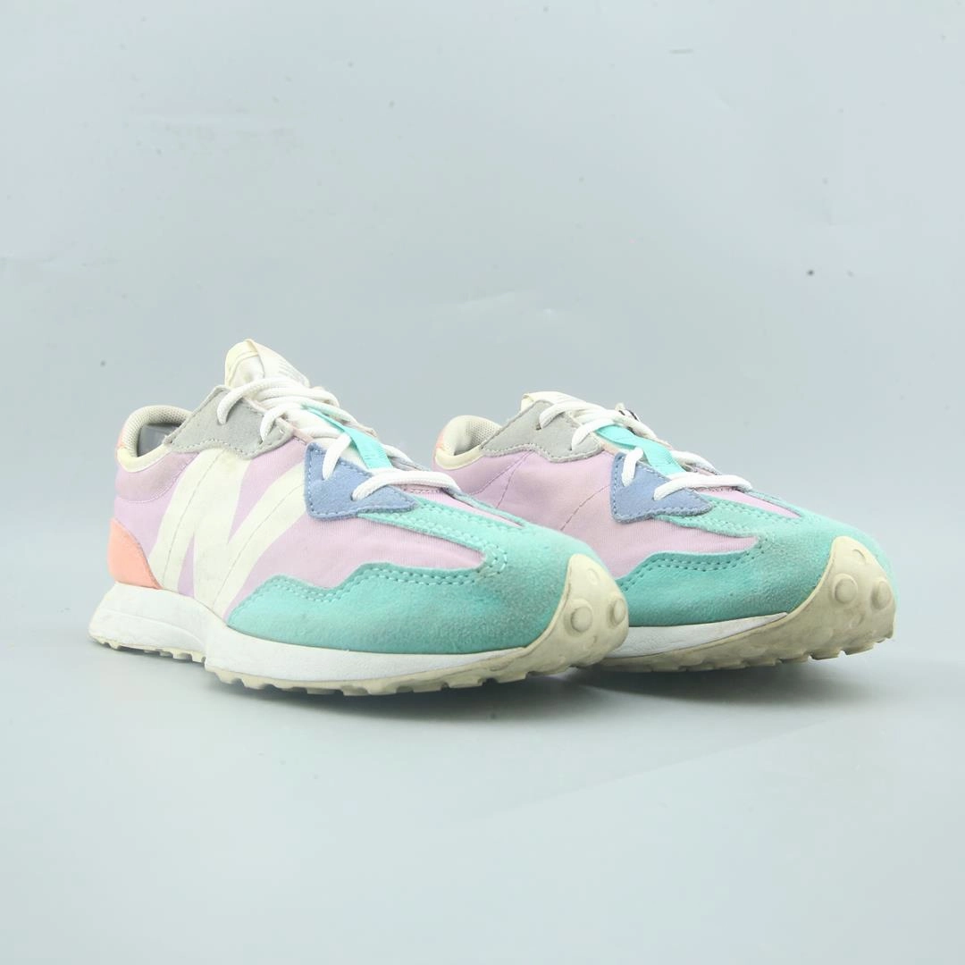NEW BALANCE 327 New Balance trainer visuals