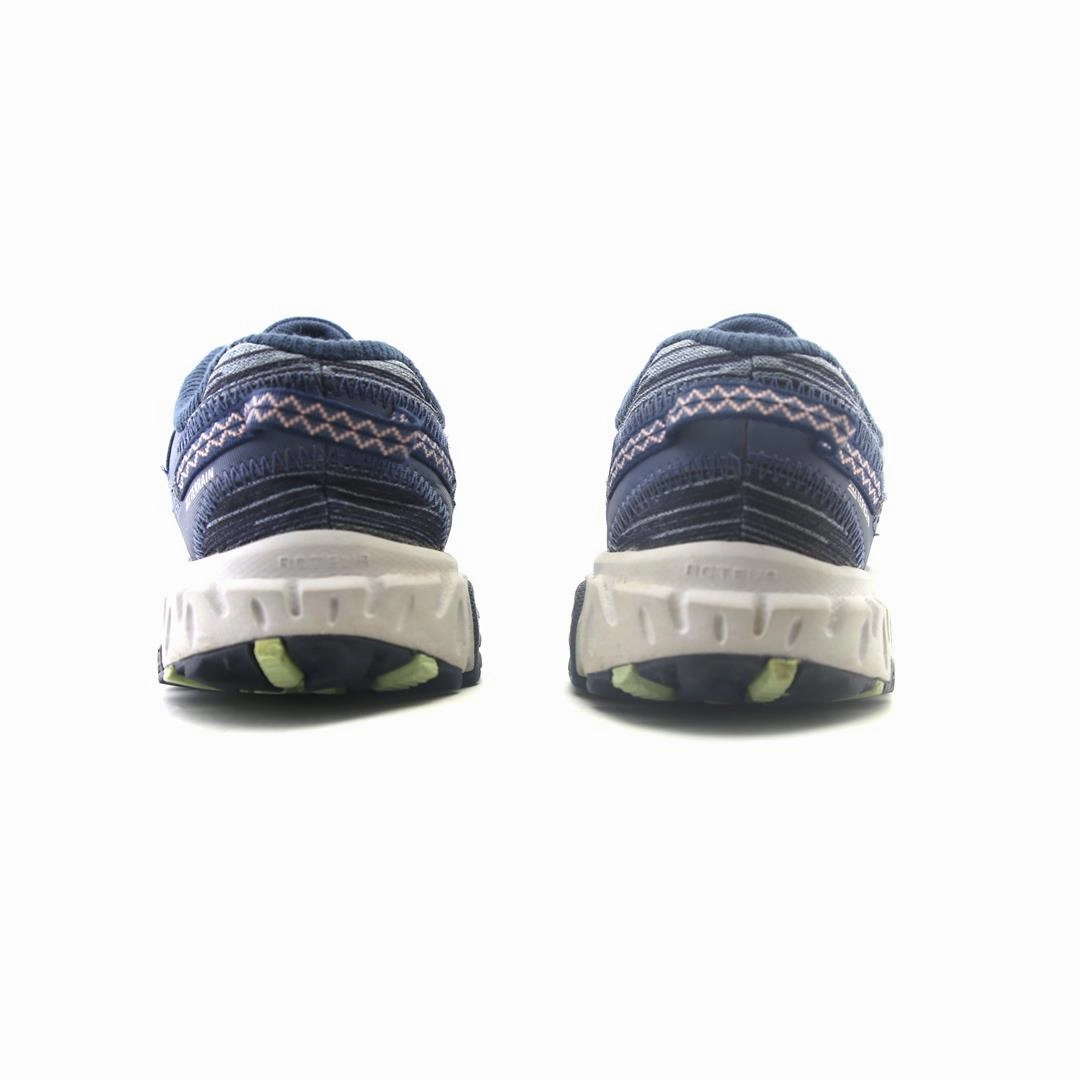 NEW BALANCE 410 V6 retro New Balance shoe shots