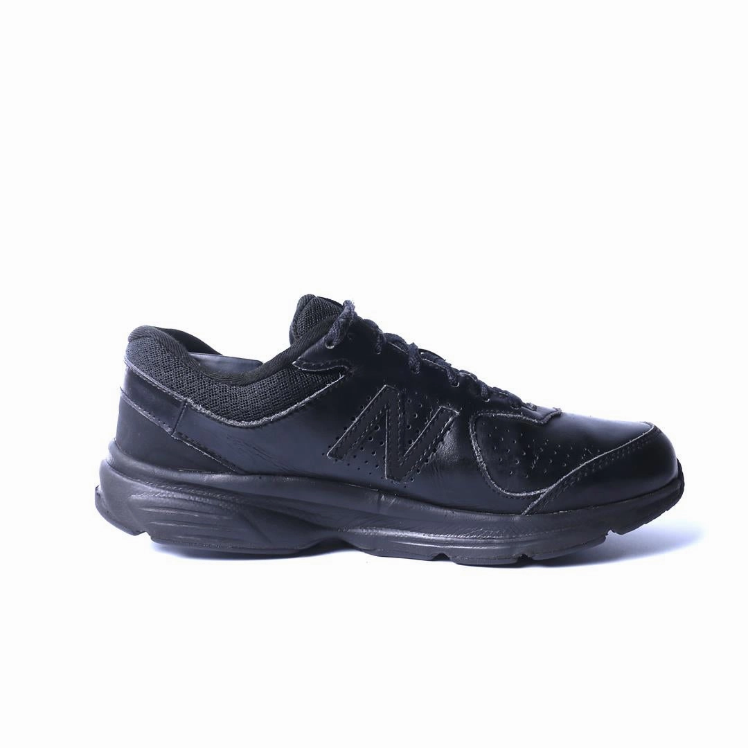 NEW BALANCE 411 V2 stylish New Balance designs