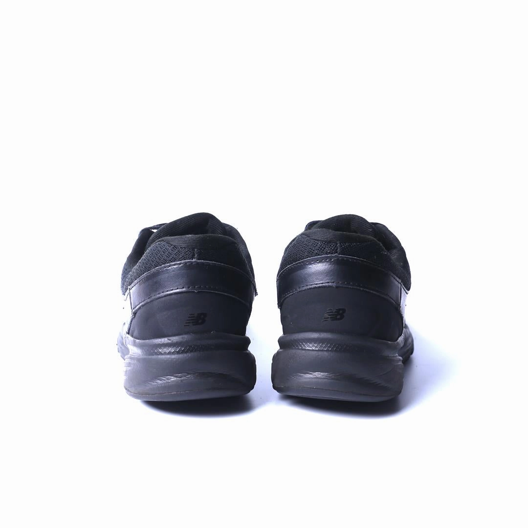 NEW BALANCE 411 V2 stylish New Balance designs