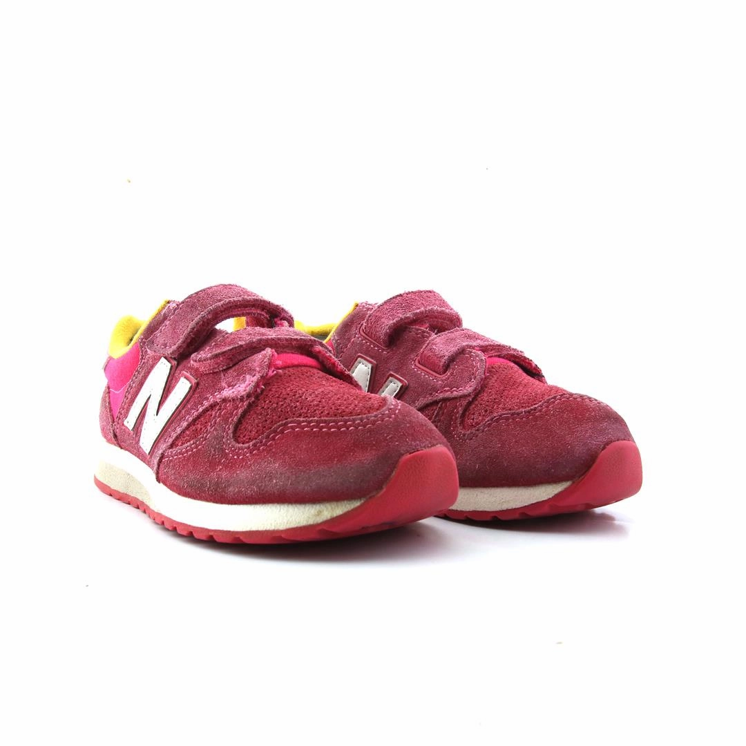 NEW BALANCE 520 New Balance casual shoe looks