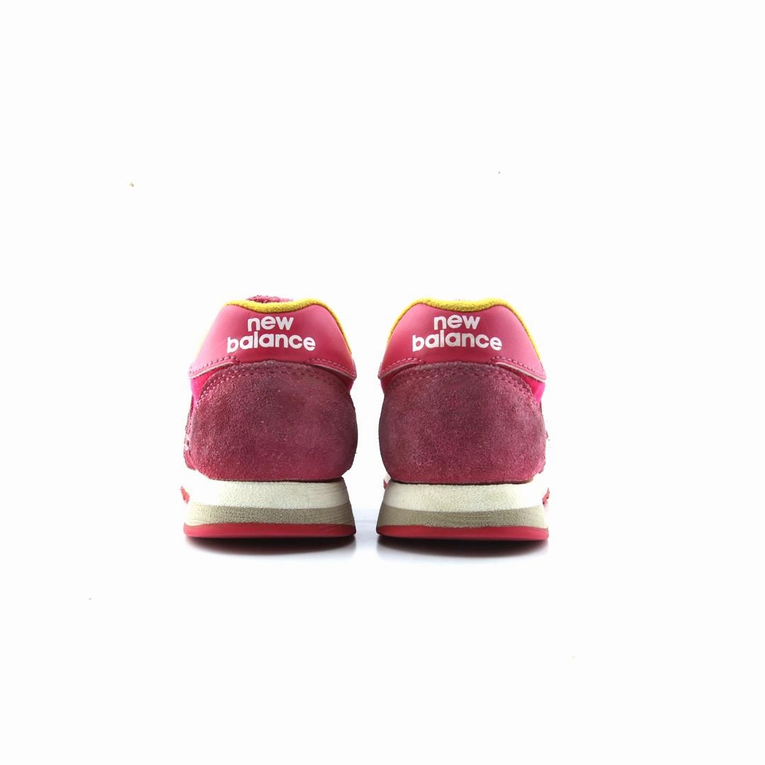 NEW BALANCE 520 New Balance casual shoe looks