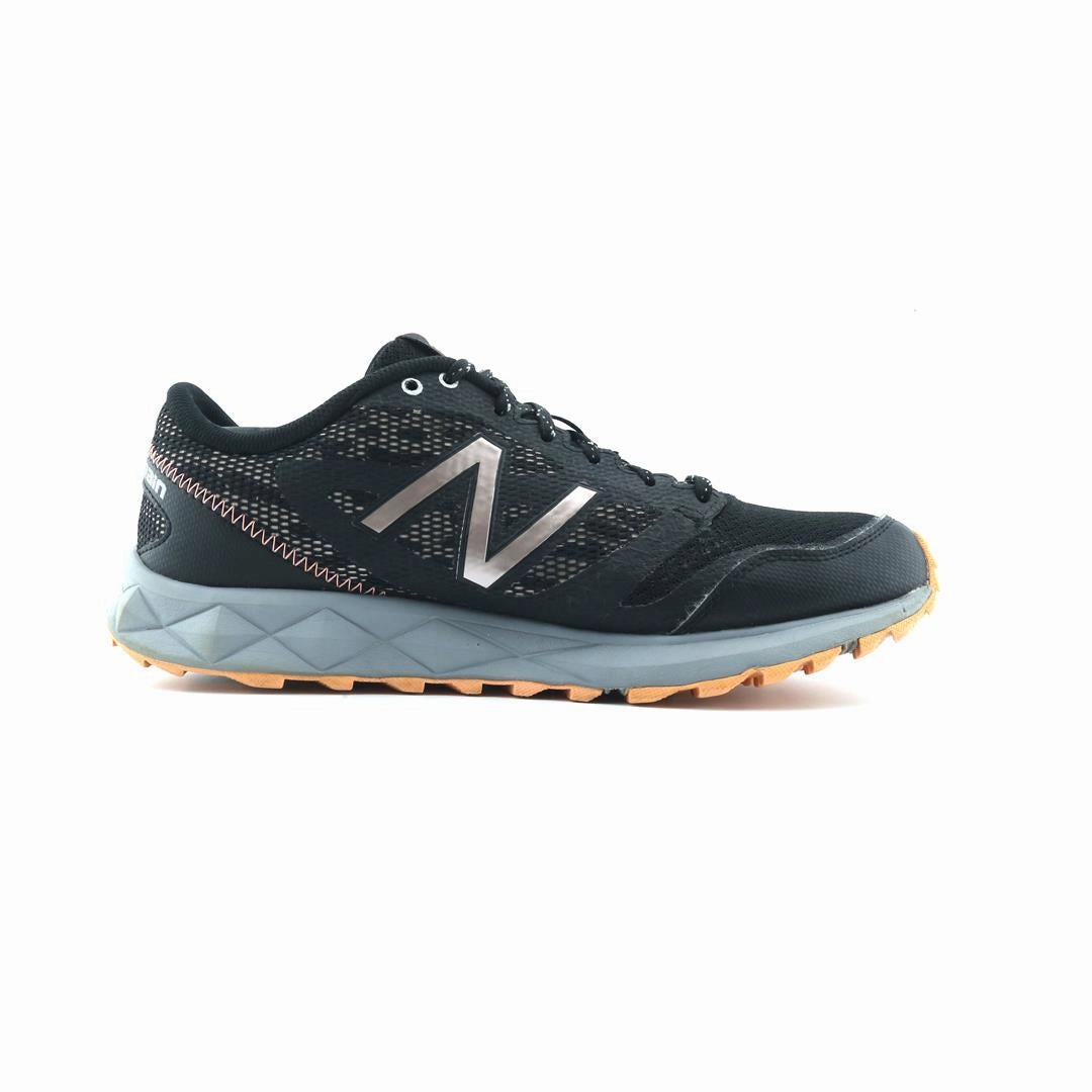 NEW BALANCE 590 V2 stylish New Balance designs