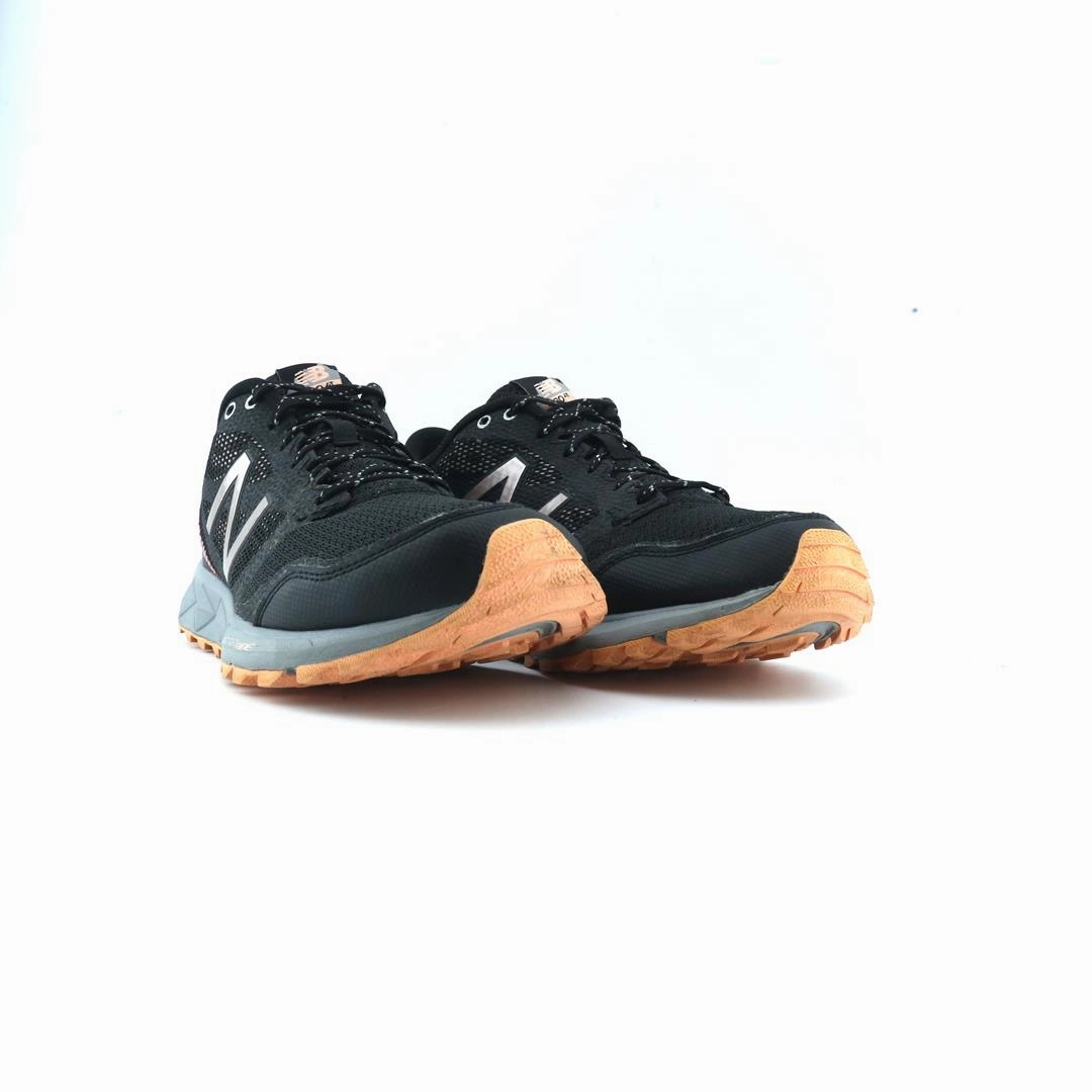 NEW BALANCE 590 V2 stylish New Balance designs