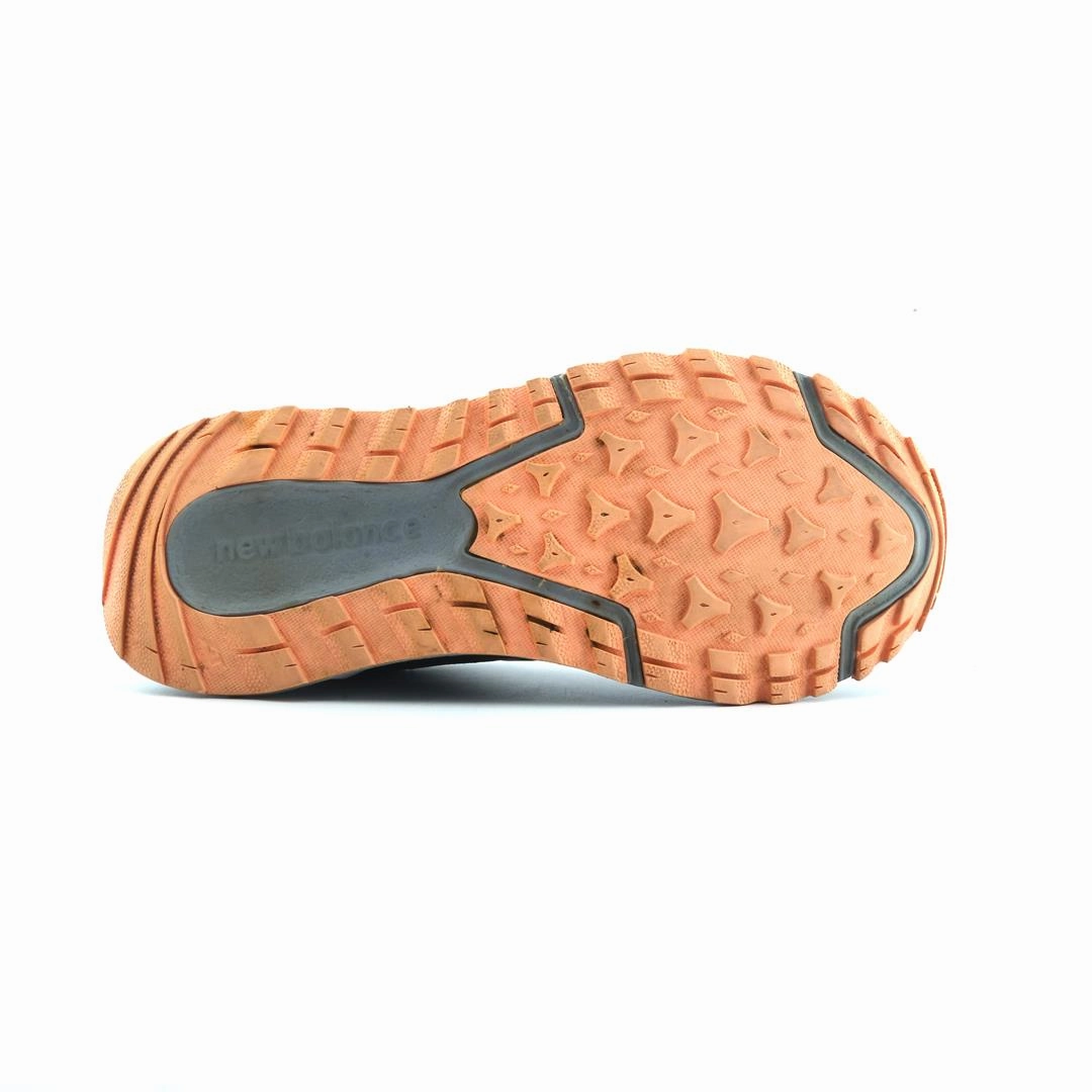 NEW BALANCE 590 V2 stylish New Balance designs
