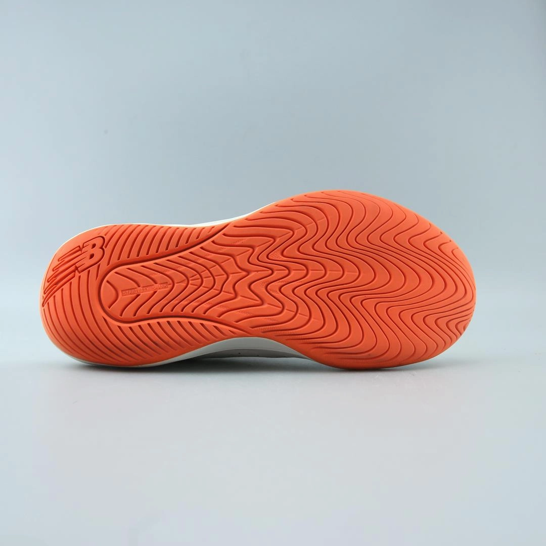 NEW BALANCE  696 V5 stylish New Balance designs