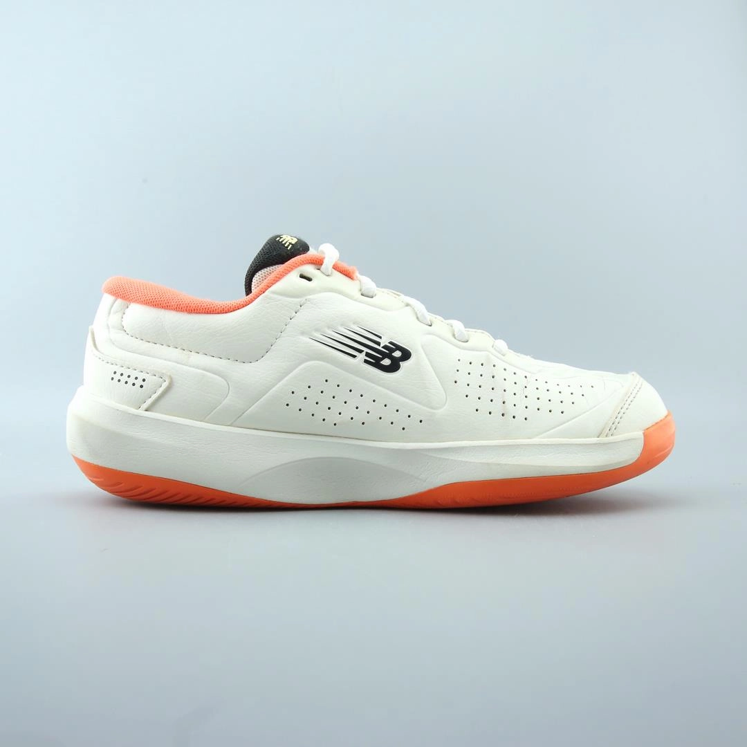 NEW BALANCE  696 V5 stylish New Balance designs