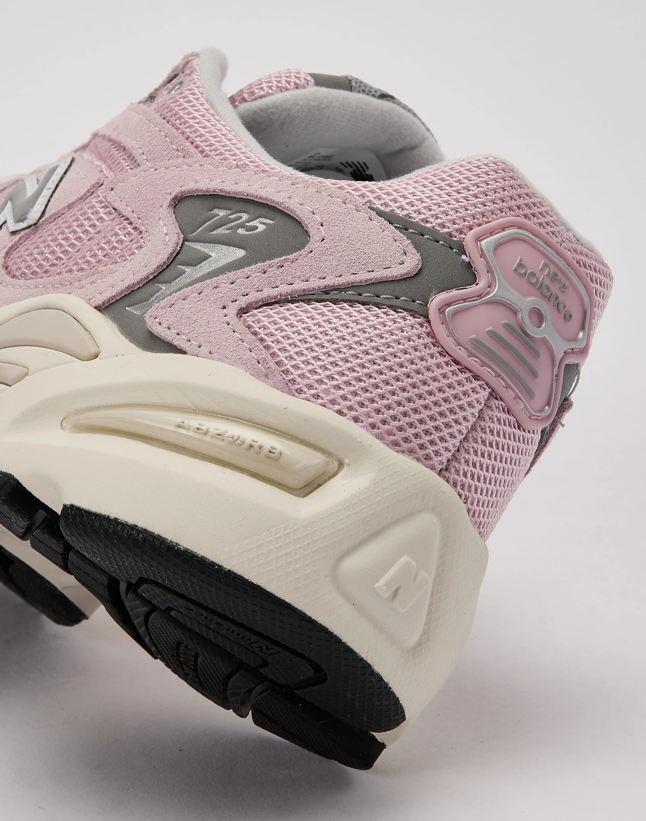 New Balance 725v1 Grade-School Cushioned Shoes