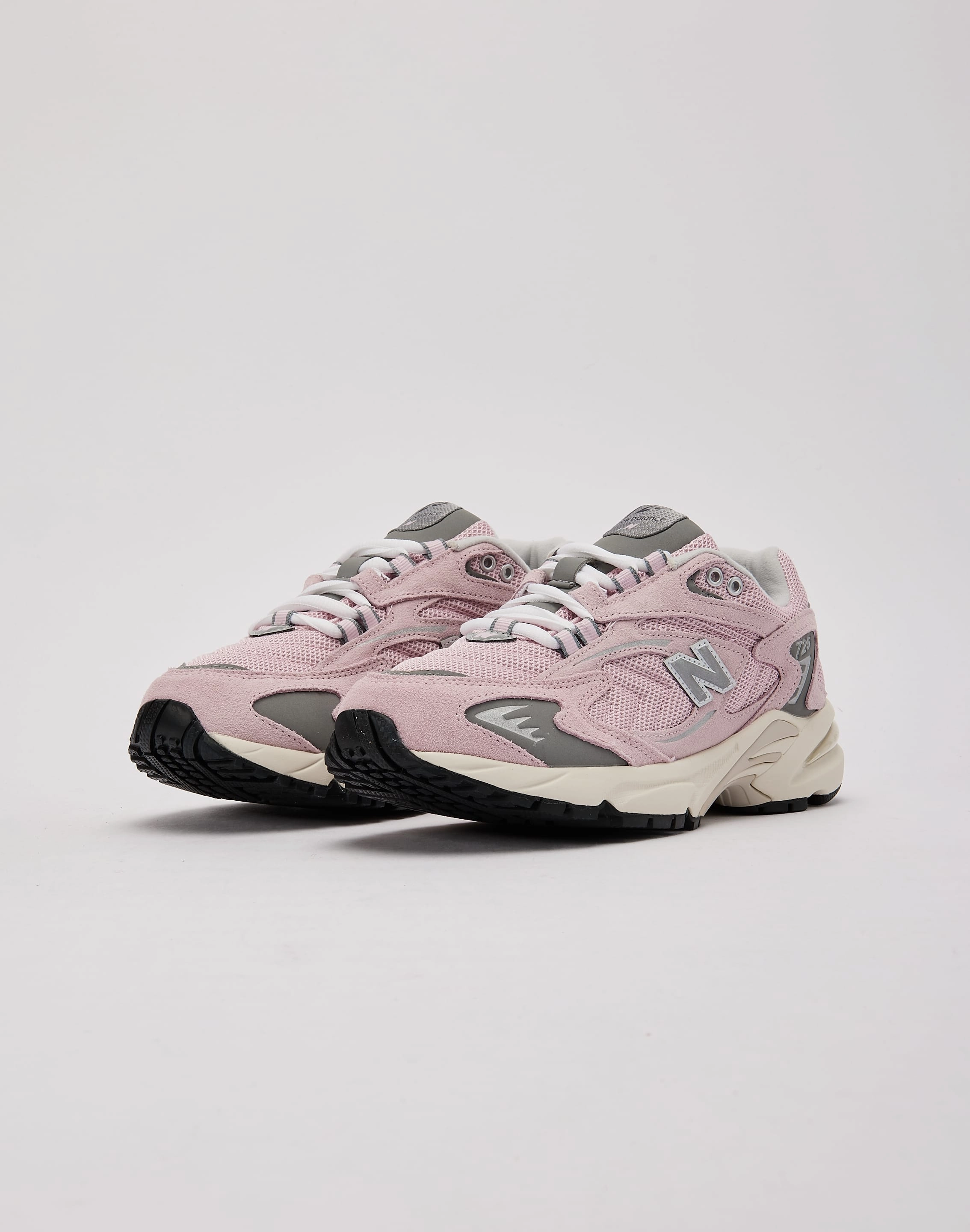 New Balance 725v1 Grade-School Cushioned Shoes