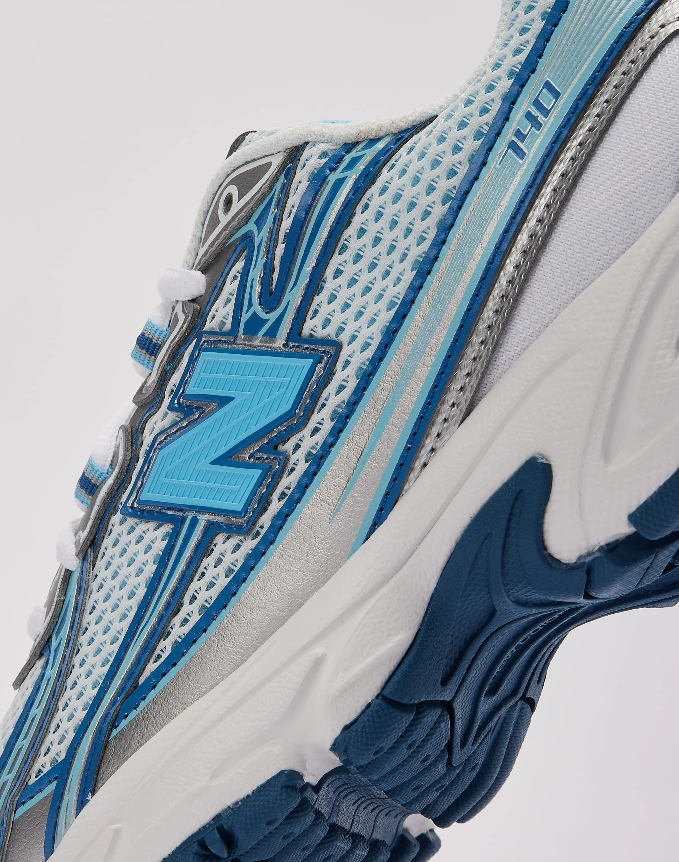 New Balance 740 Chunky Style Sneakers