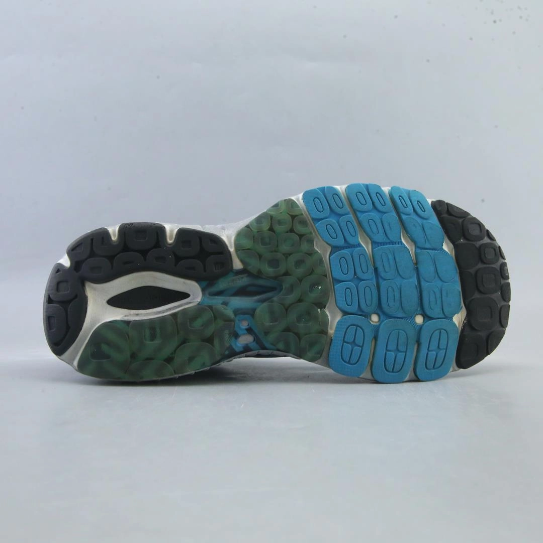 NEW BALANCE 860 V7 New Balance casual shoe looks