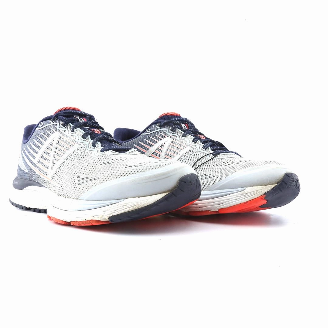 NEW BALANCE 880 V8 New Balance trainer visuals
