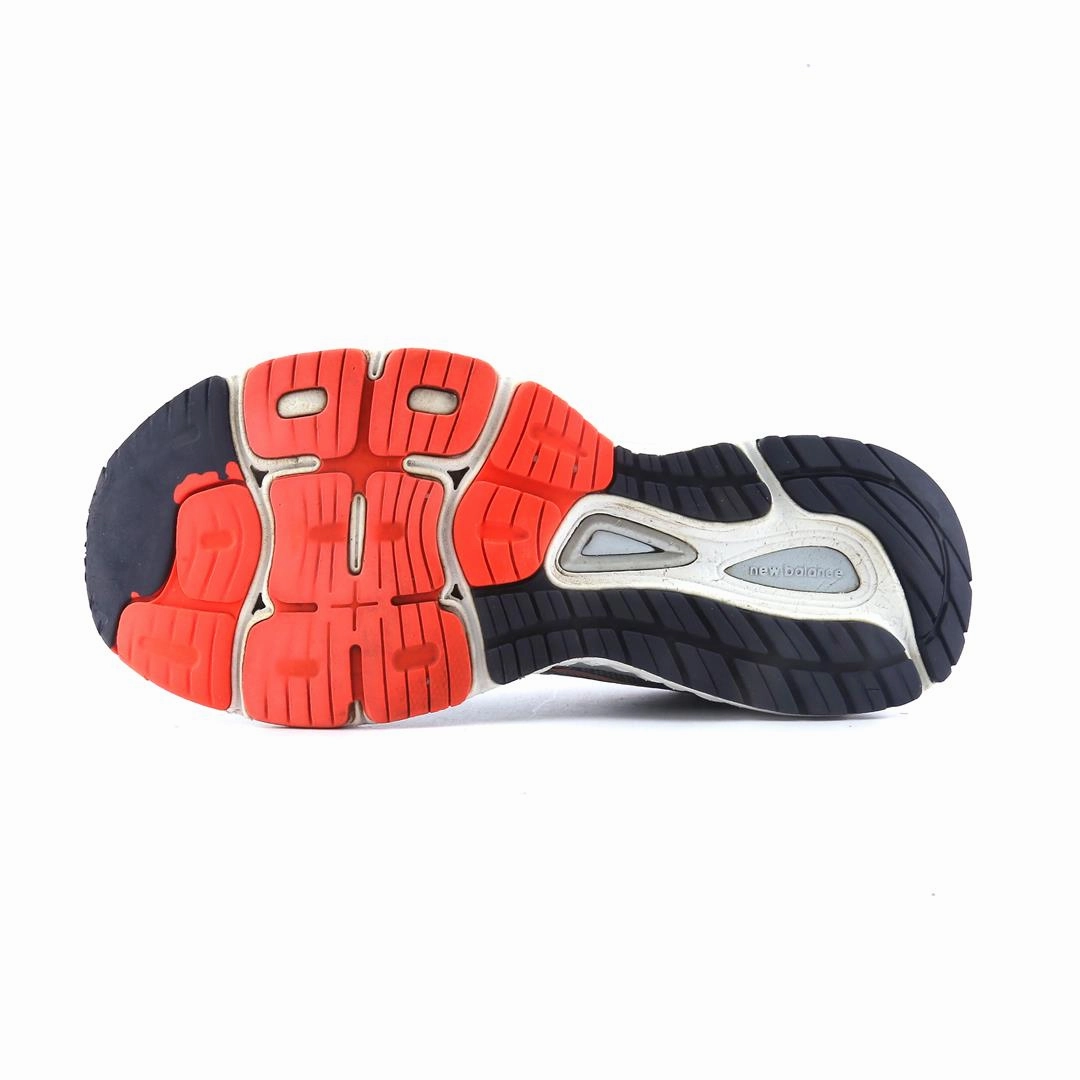 NEW BALANCE 880 V8 New Balance trainer visuals