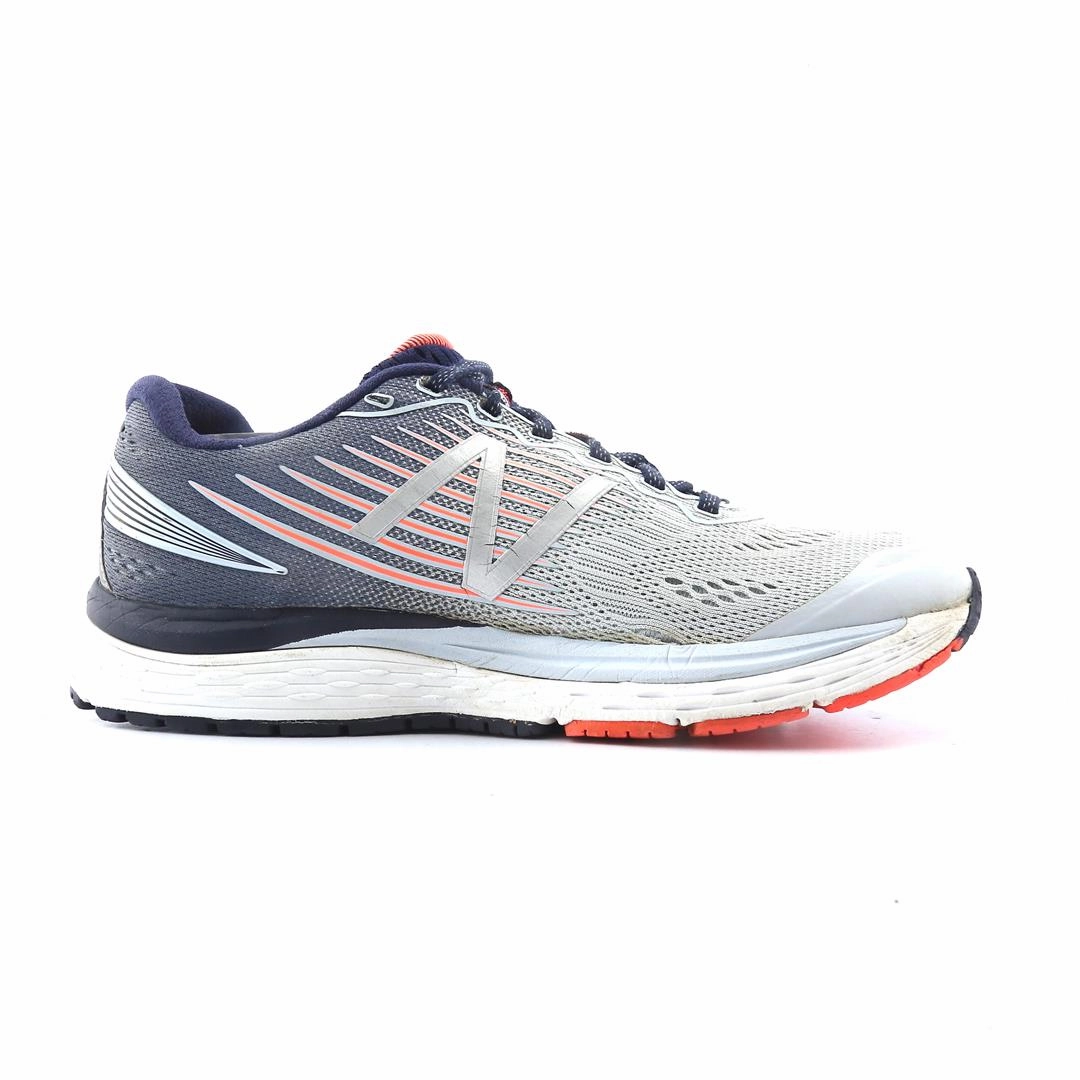 NEW BALANCE 880 V8 New Balance trainer visuals