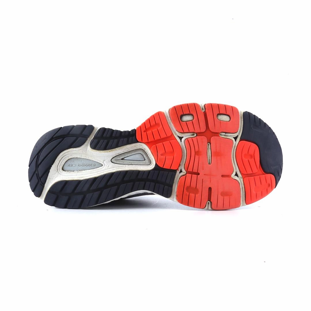 NEW BALANCE 880 V8 New Balance trainer visuals