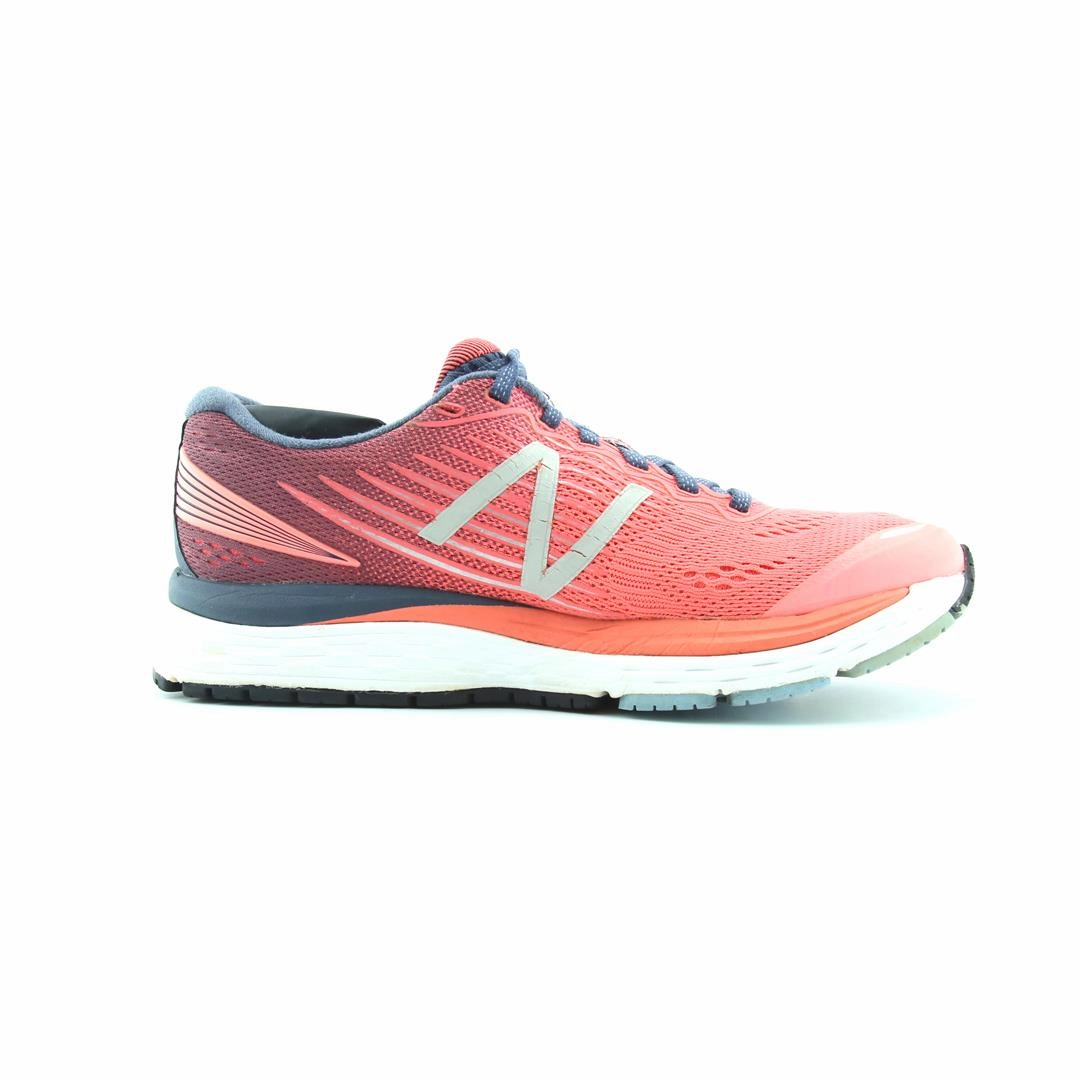 NEW BALANCE 880V8 New Balance trainer visuals