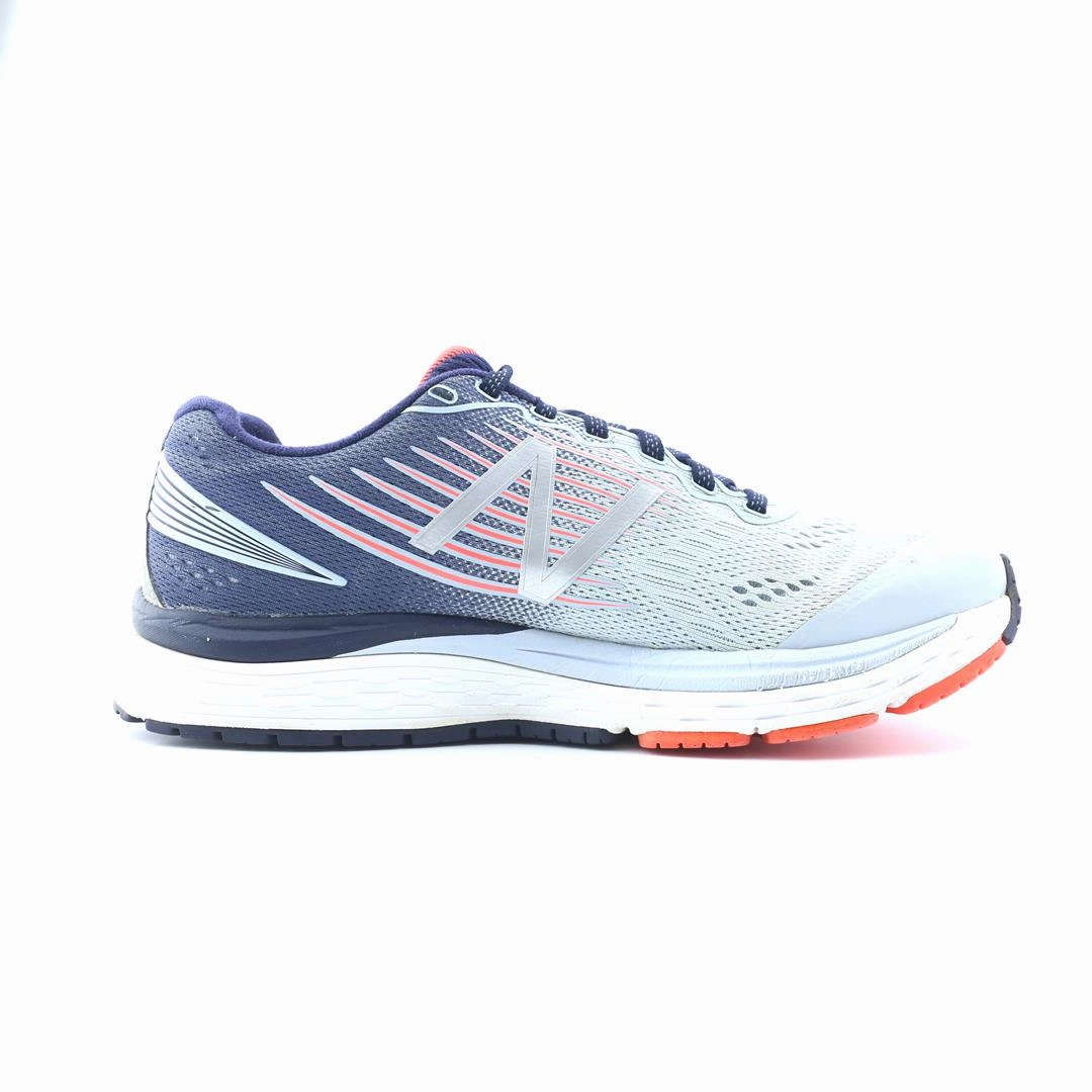 NEW BALANCE 880V8 stylish New Balance designs