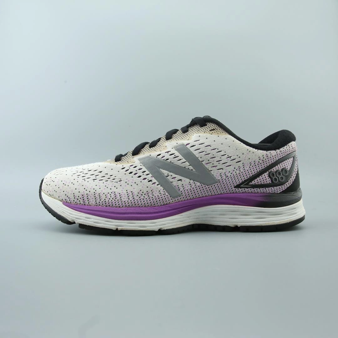 NEW BALANCE 880V9 New Balance supportive sneaker models