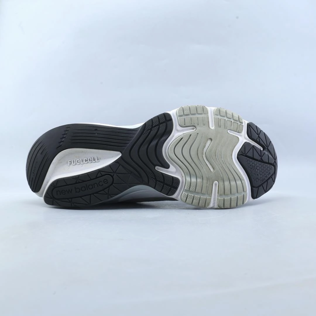 NEW BALANCE 990 V6 stylish New Balance designs