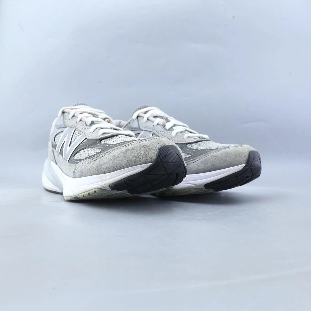 NEW BALANCE 990 V6 stylish New Balance designs