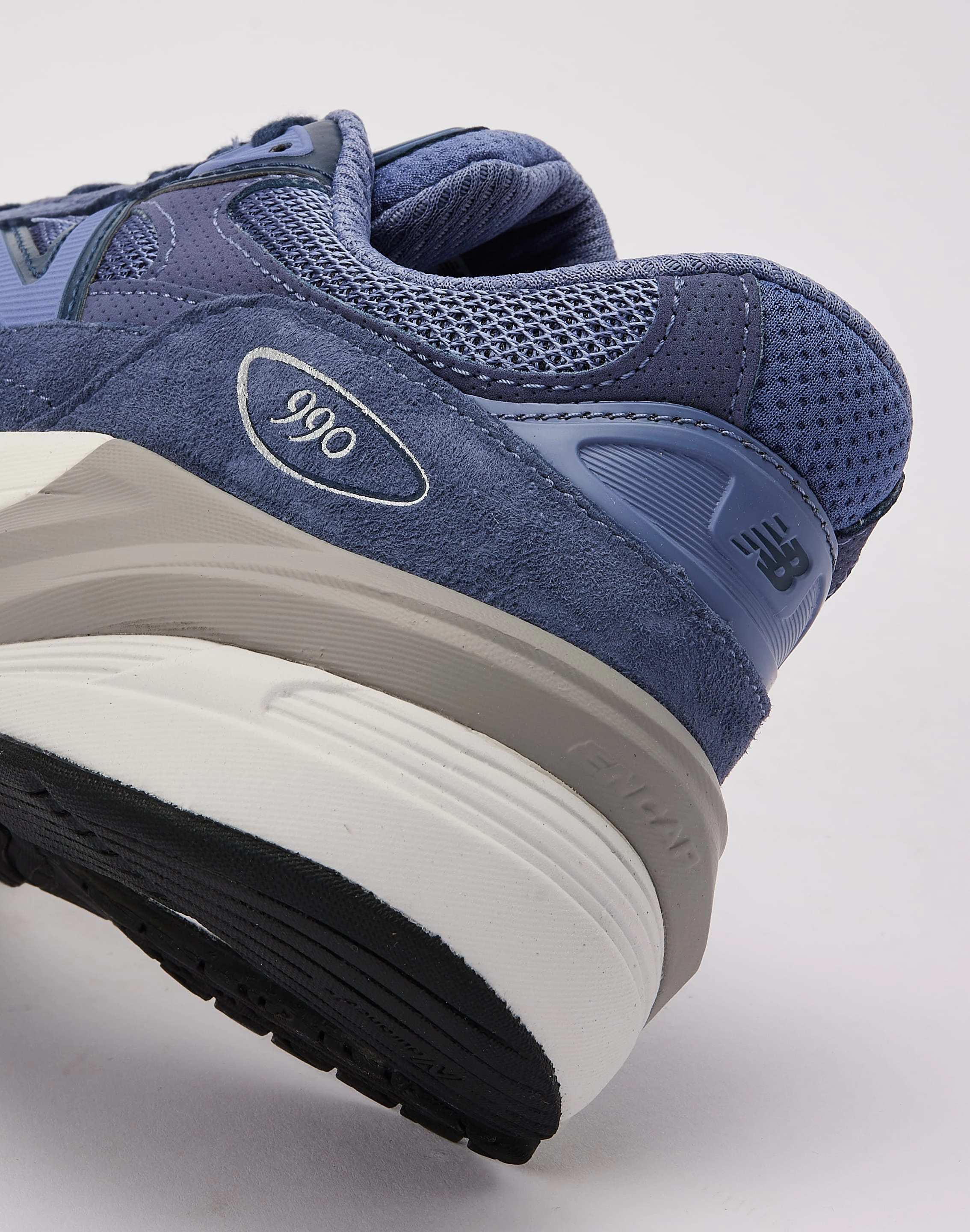 New Balance 990V6 Grade-School Cushioned Shoes